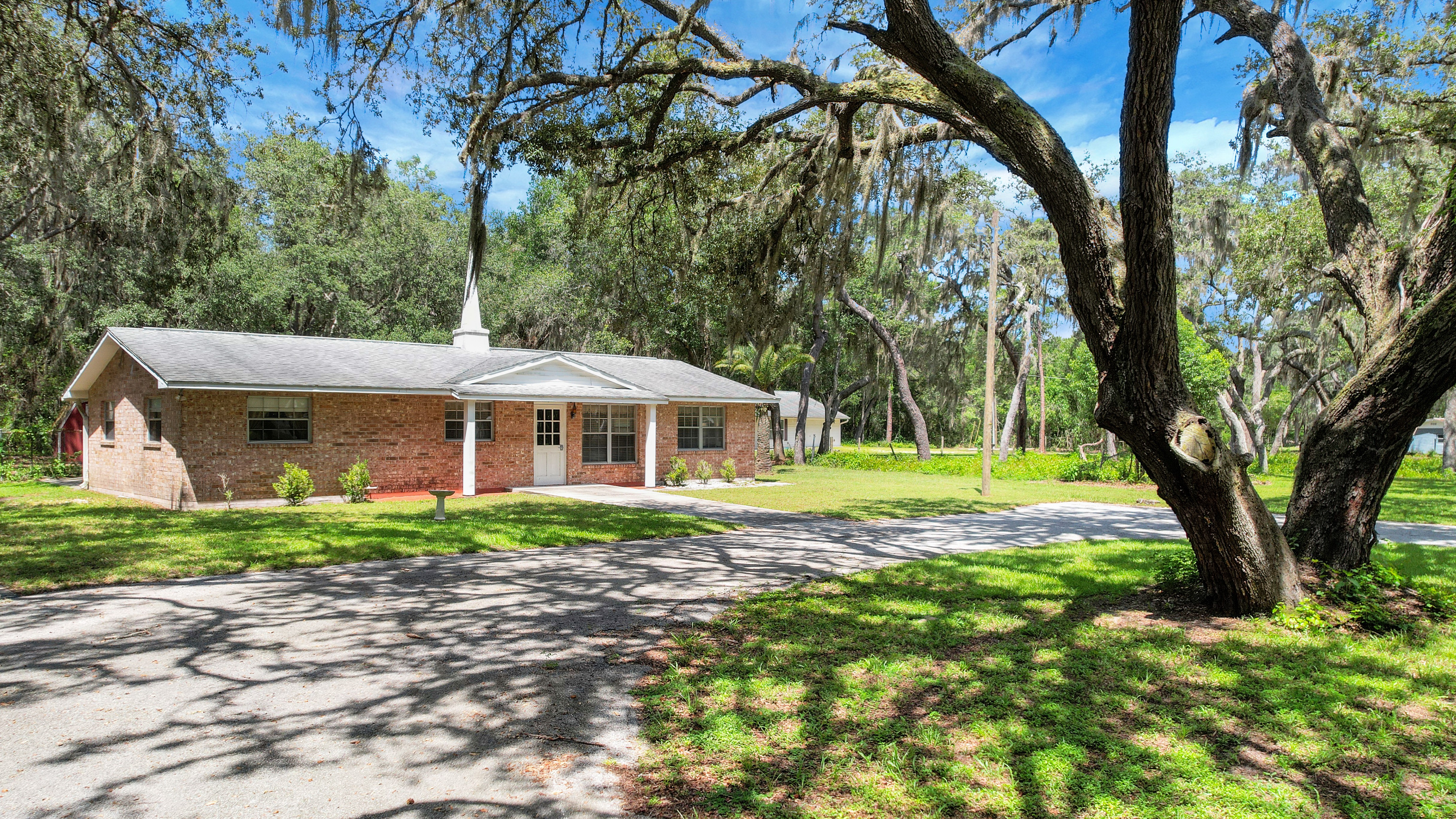 Lady Lake, Florida, 32159, United States, 6 Bedrooms Bedrooms, ,5 BathroomsBathrooms,Residential,For Sale,1921819