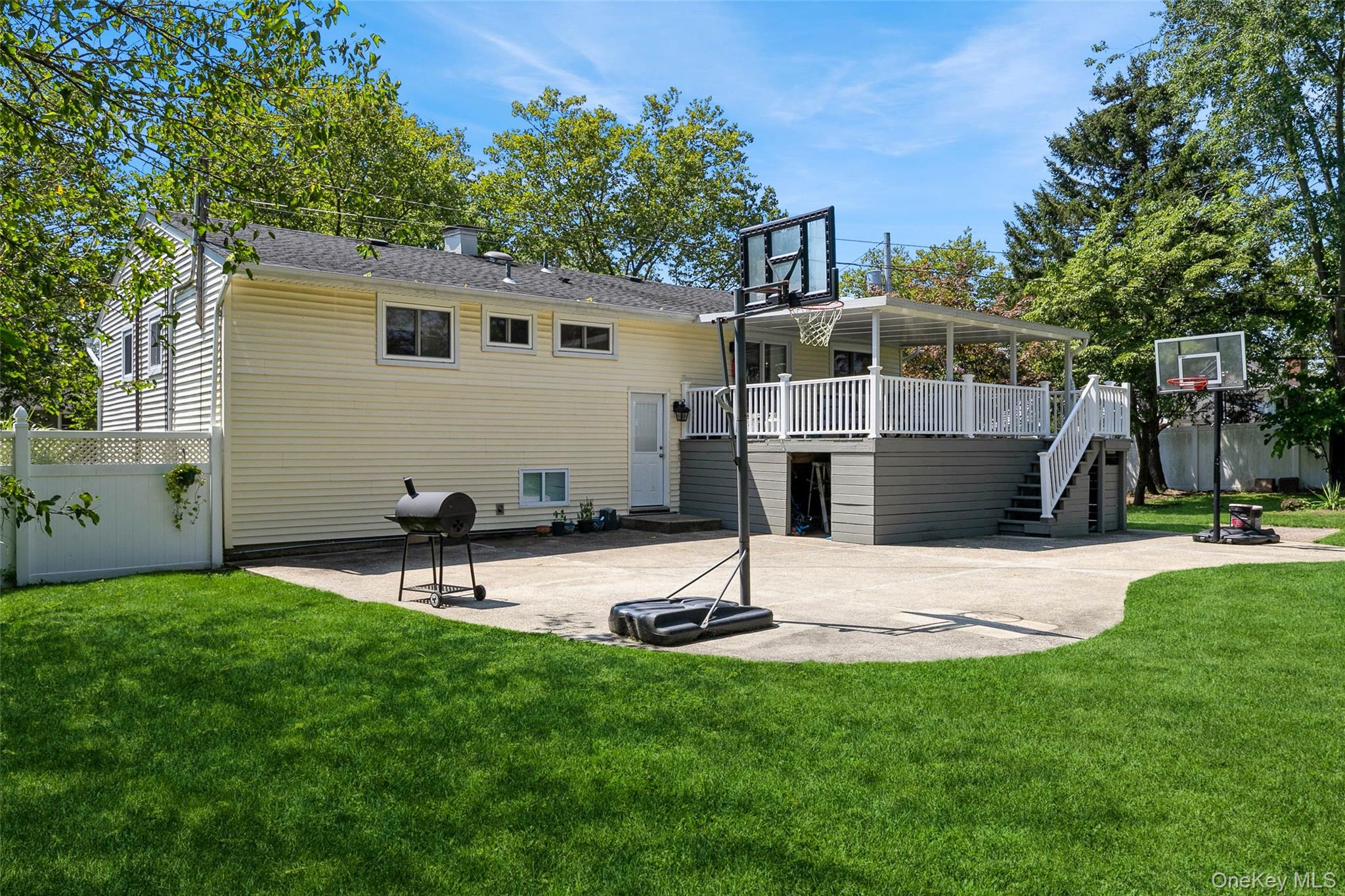Commack, New York, 11725, United States, 6 Bedrooms Bedrooms, ,3 BathroomsBathrooms,Residential,For Sale,1917950