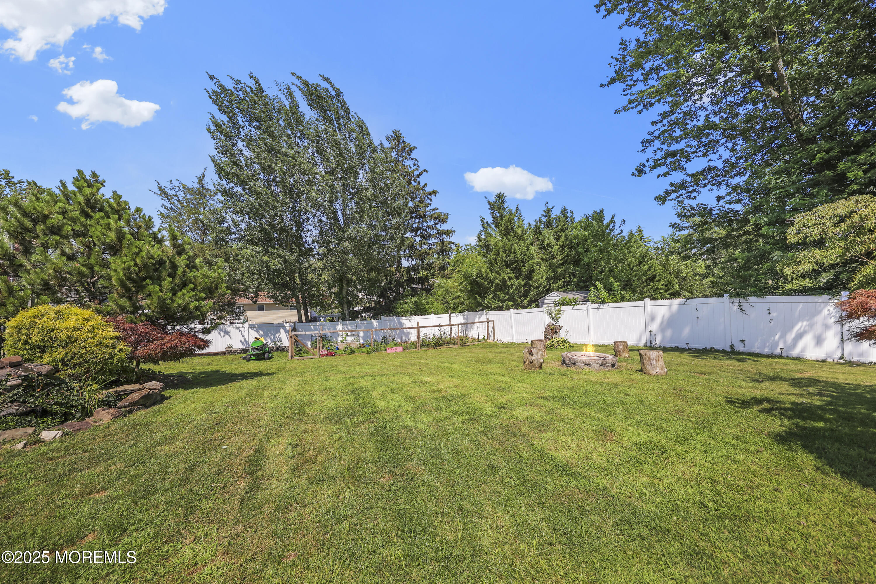 Howell, New Jersey, 07731, United States, 4 Bedrooms Bedrooms, ,2 BathroomsBathrooms,Residential,For Sale,1942279