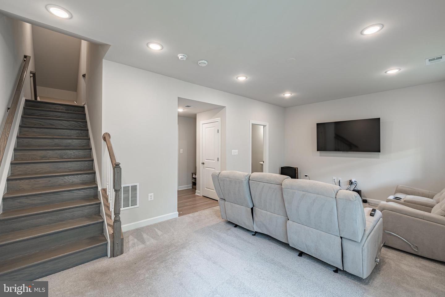 Alexandria, Virginia, 22306, United States, 3 Bedrooms Bedrooms, ,5 BathroomsBathrooms,Residential,For Sale,1913376