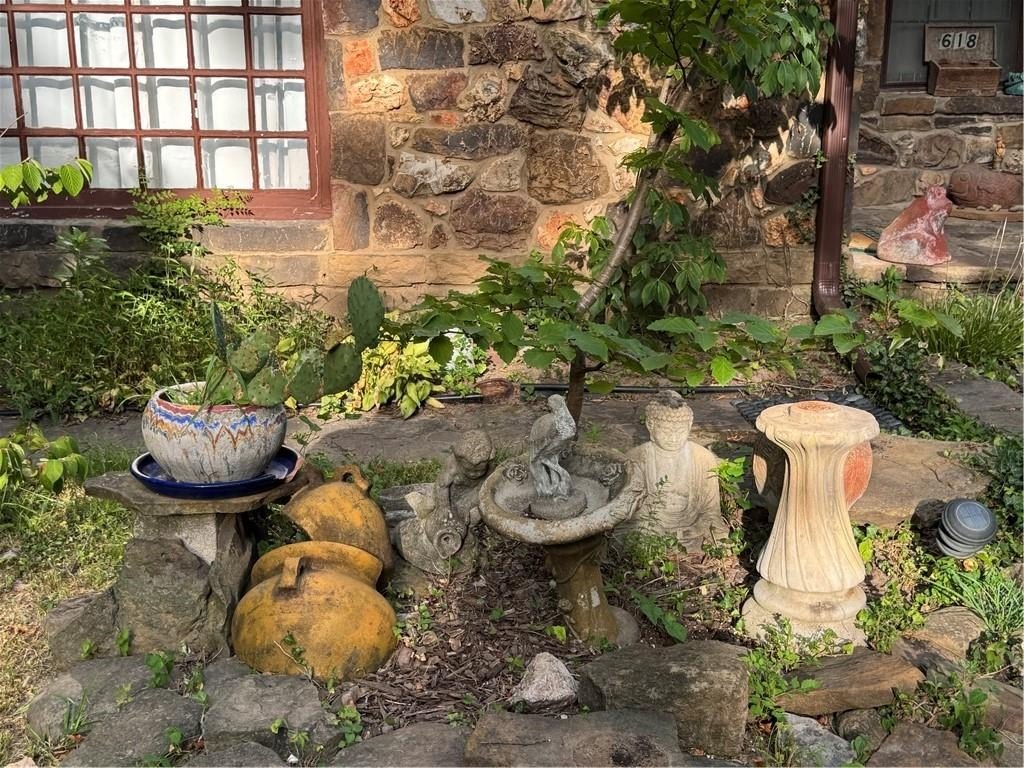 Fayetteville, Arkansas, 72701, United States, 2 Bedrooms Bedrooms, ,2 BathroomsBathrooms,Residential,For Sale,1980541