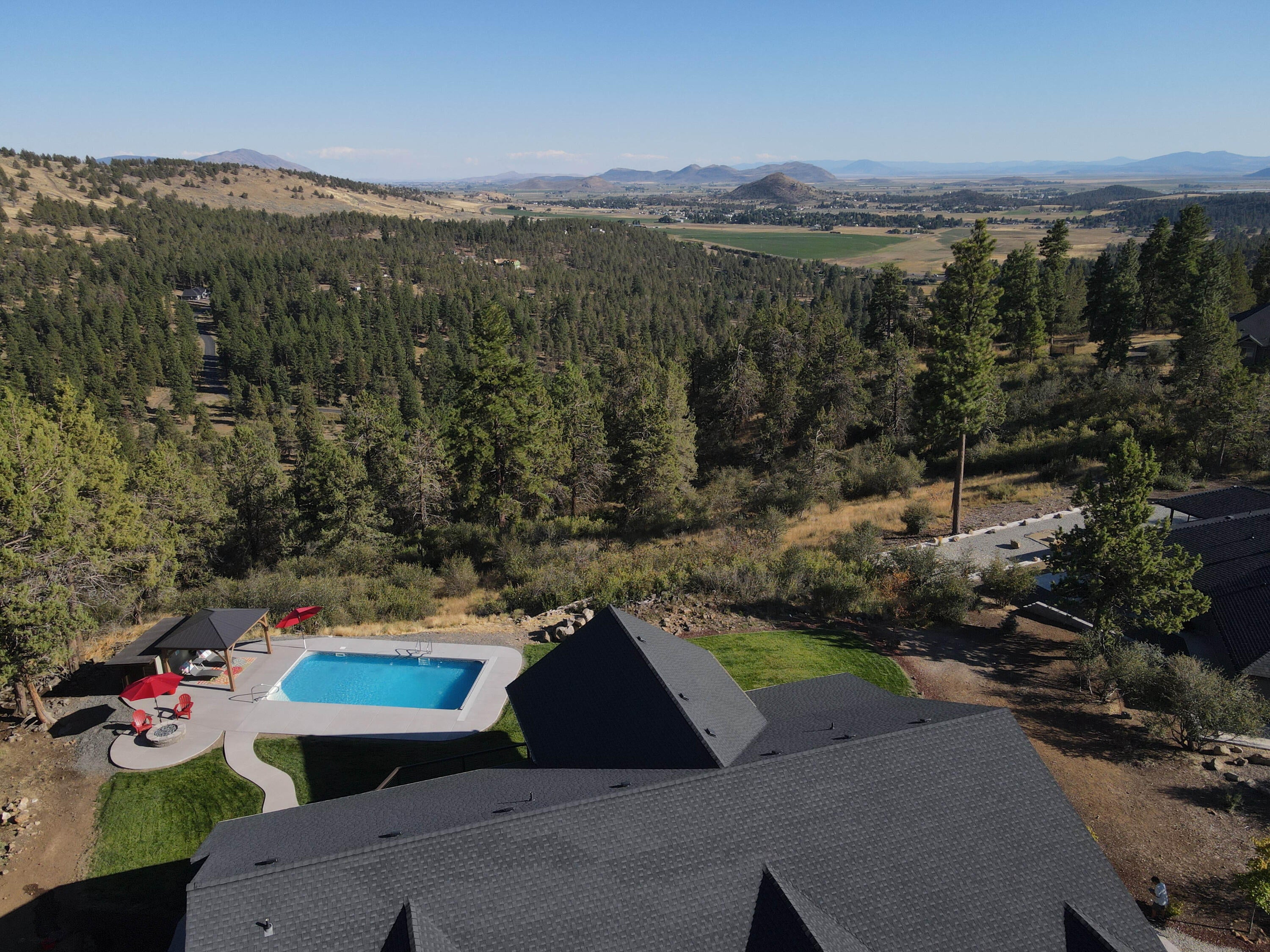 Klamath Falls, Oregon, 97601, United States, 3 Bedrooms Bedrooms, ,4 BathroomsBathrooms,Residential,For Sale,1940970
