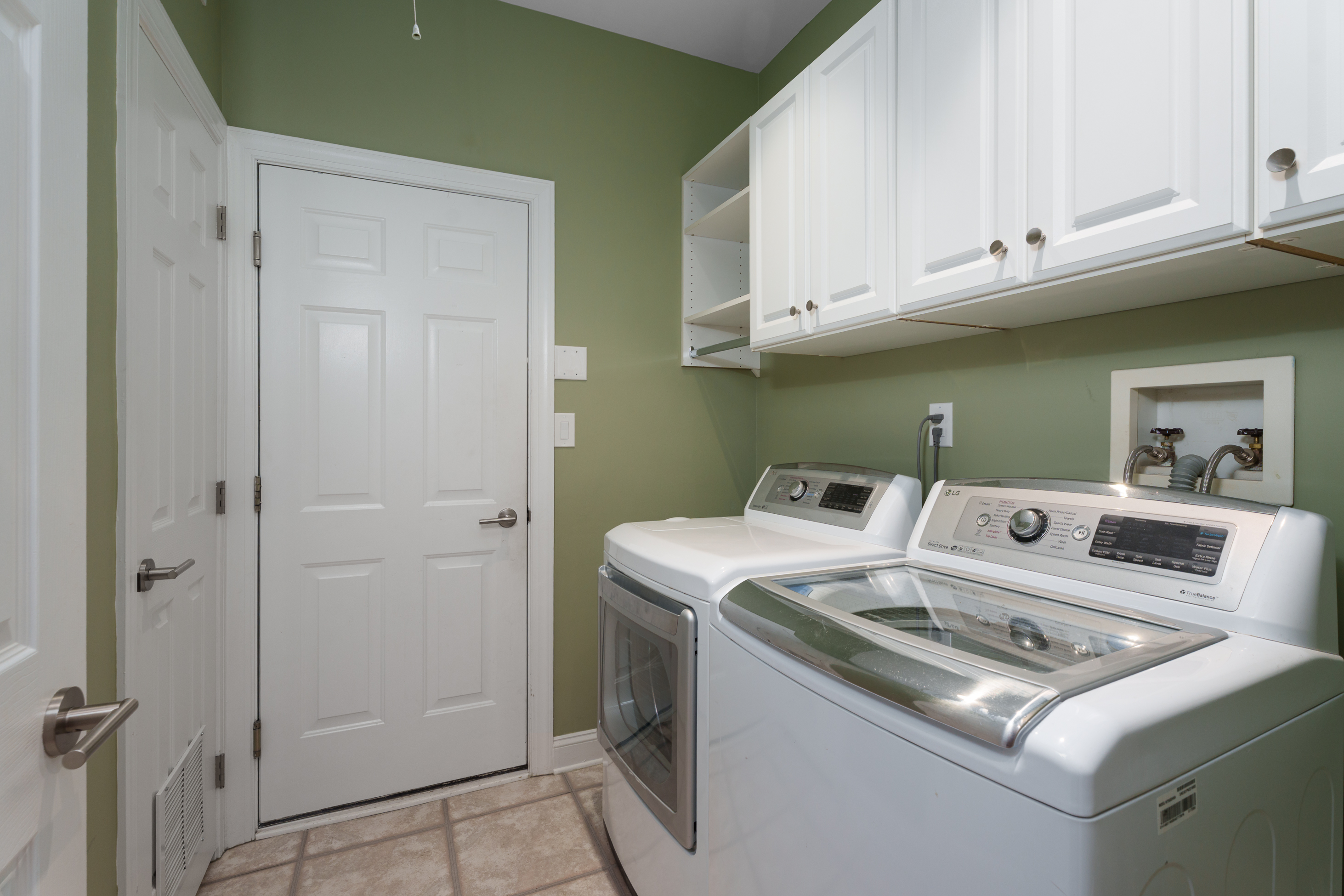  Classic Details, Open Design, and Thoughtful Finishes Throughout - 物件實景