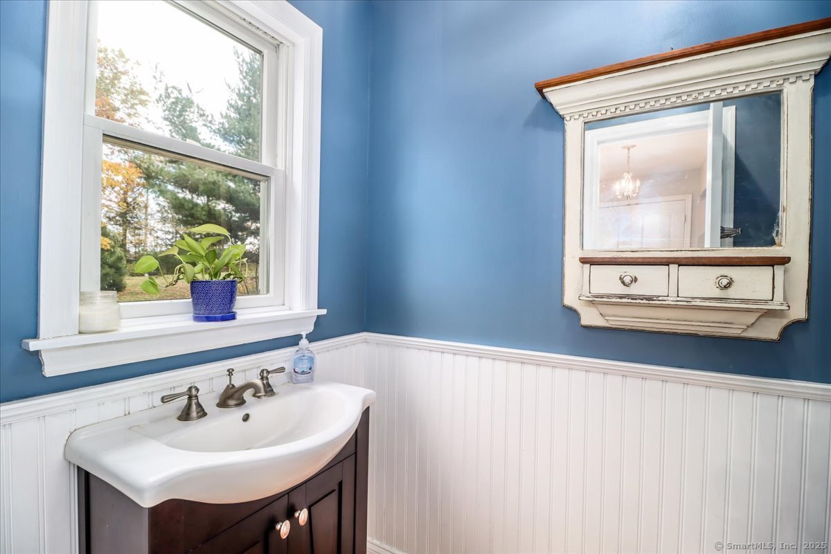 New Milford, Connecticut, 06776, United States, 3 Bedrooms Bedrooms, ,3 BathroomsBathrooms,Residential,For Sale,1971599