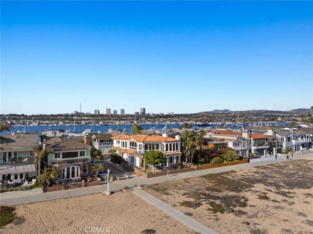Newport Beach, California, 92661, United States, 4 Bedrooms Bedrooms, ,5 BathroomsBathrooms,Residential,For Sale,1875430