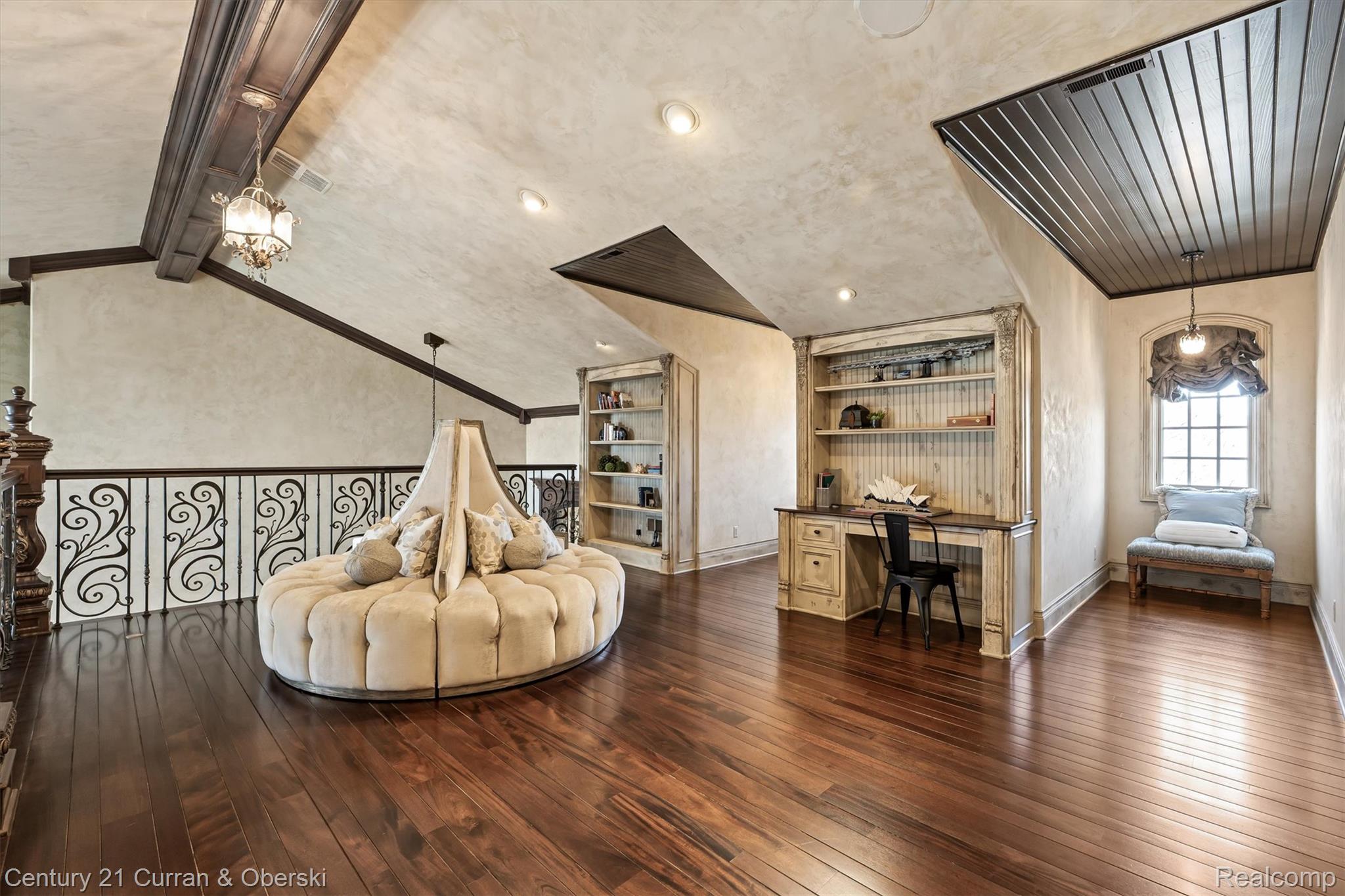 Northville, Michigan, 48168, United States, 4 Bedrooms Bedrooms, ,7 BathroomsBathrooms,Residential,For Sale,2038864