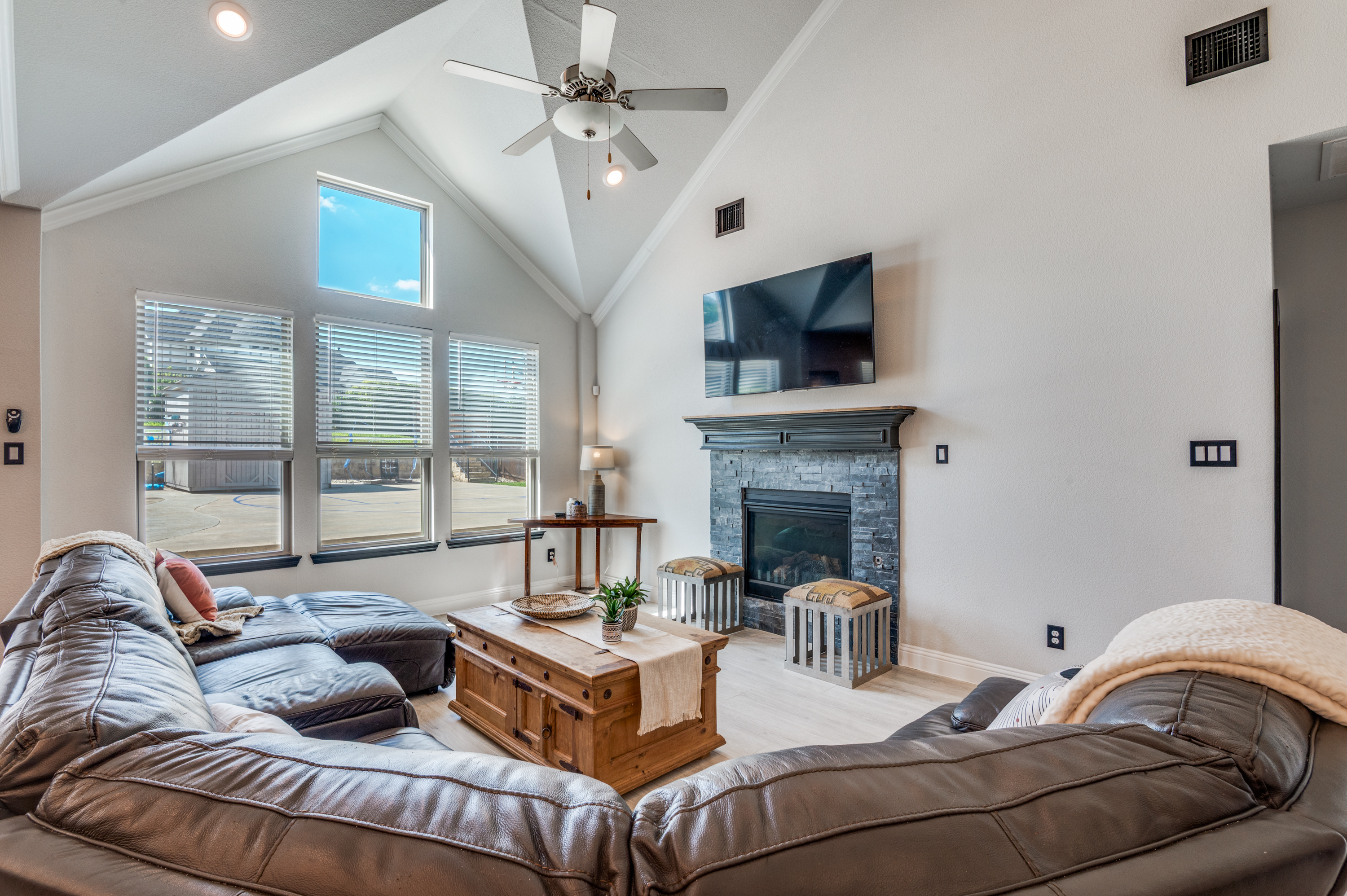  Burleson Beauty with Backyard Fun - 物件實景