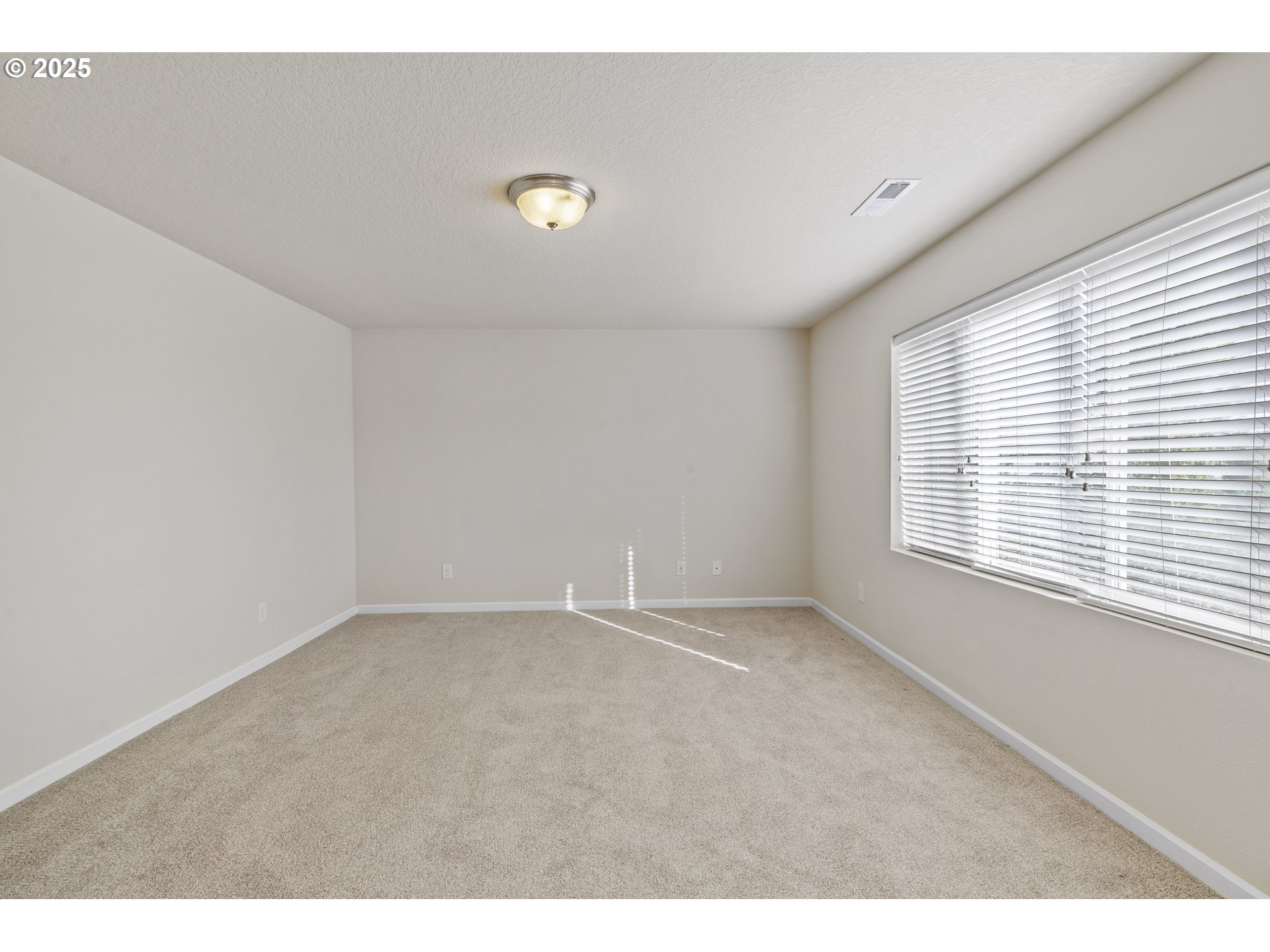 Ridgefield, Washington, 98642, United States, 4 Bedrooms Bedrooms, ,2 BathroomsBathrooms,Residential,For Sale,1970691