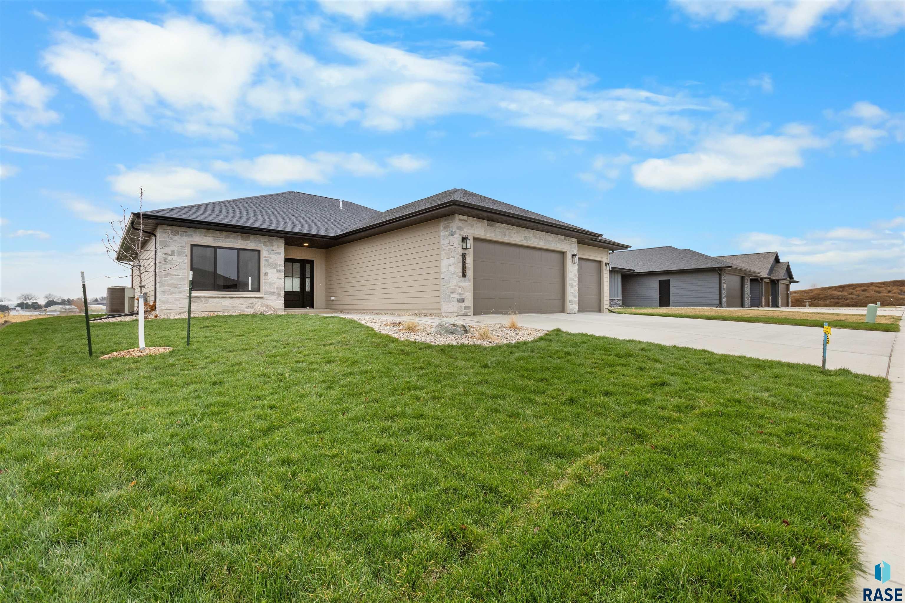 Sioux Falls, South Dakota, 57110, United States, 3 Bedrooms Bedrooms, ,2 BathroomsBathrooms,Residential,For Sale,1847243