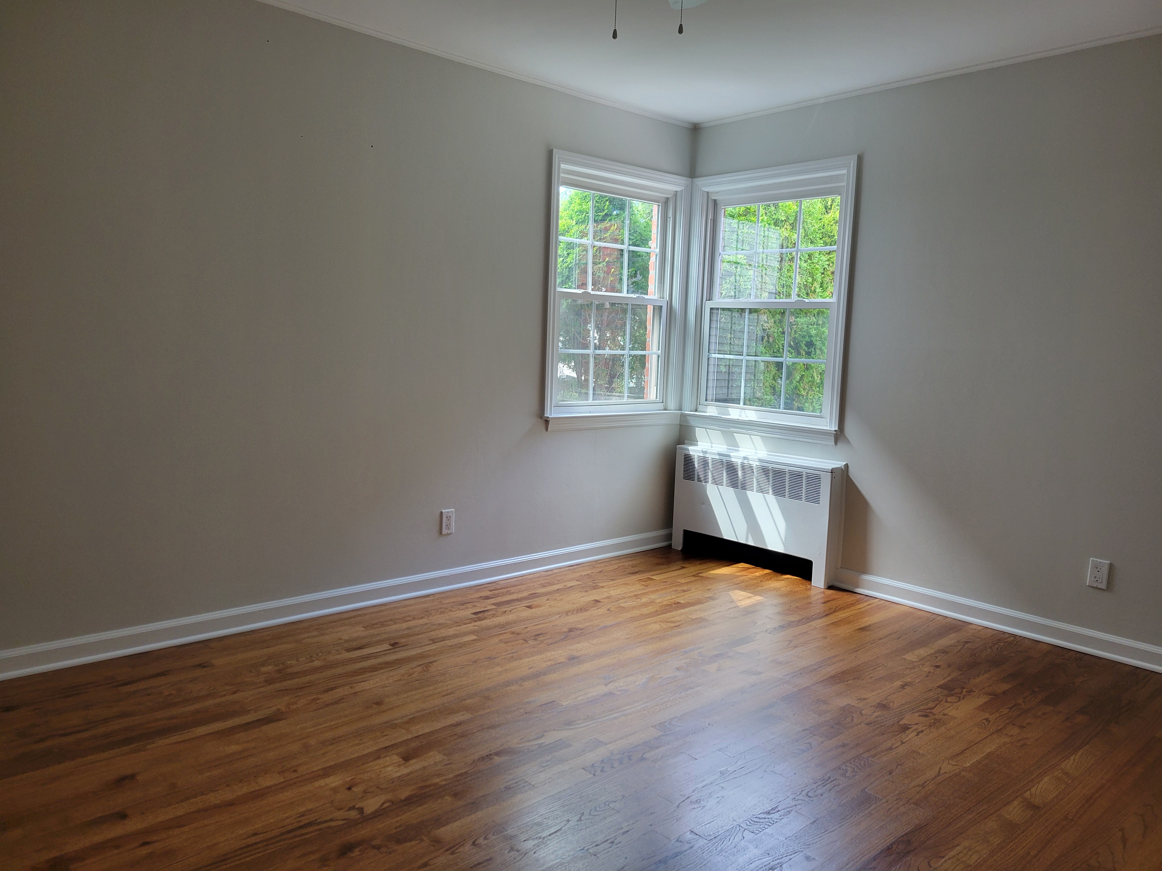 New Hyde Park, New York, 11040, United States, 4 Bedrooms Bedrooms, ,3 BathroomsBathrooms,Residential,For Sale,1928369