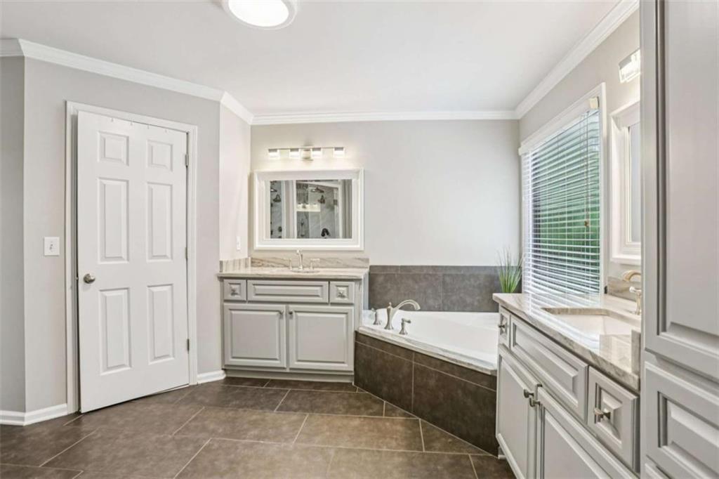 Cumming, Georgia, 30040, United States, 5 Bedrooms Bedrooms, ,4 BathroomsBathrooms,Residential,For Sale,2001245