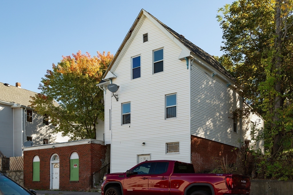 Worcester, Massachusetts, 01604, United States, 8 Bedrooms Bedrooms, ,4 BathroomsBathrooms,Residential,For Sale,1981131