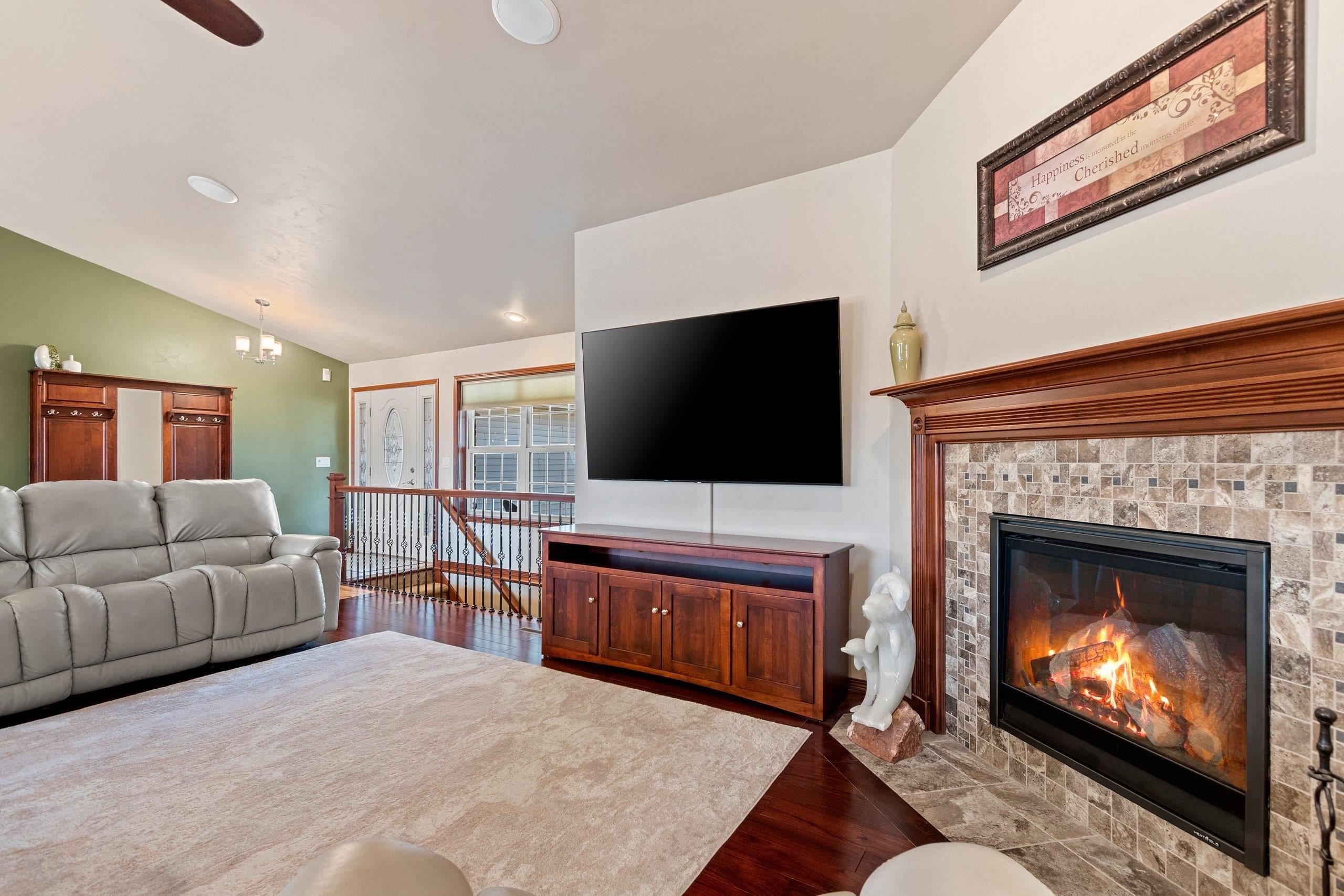 DE PERE, Wisconsin, 54115, United States, 5 Bedrooms Bedrooms, ,4 BathroomsBathrooms,Residential,For Sale,2048678