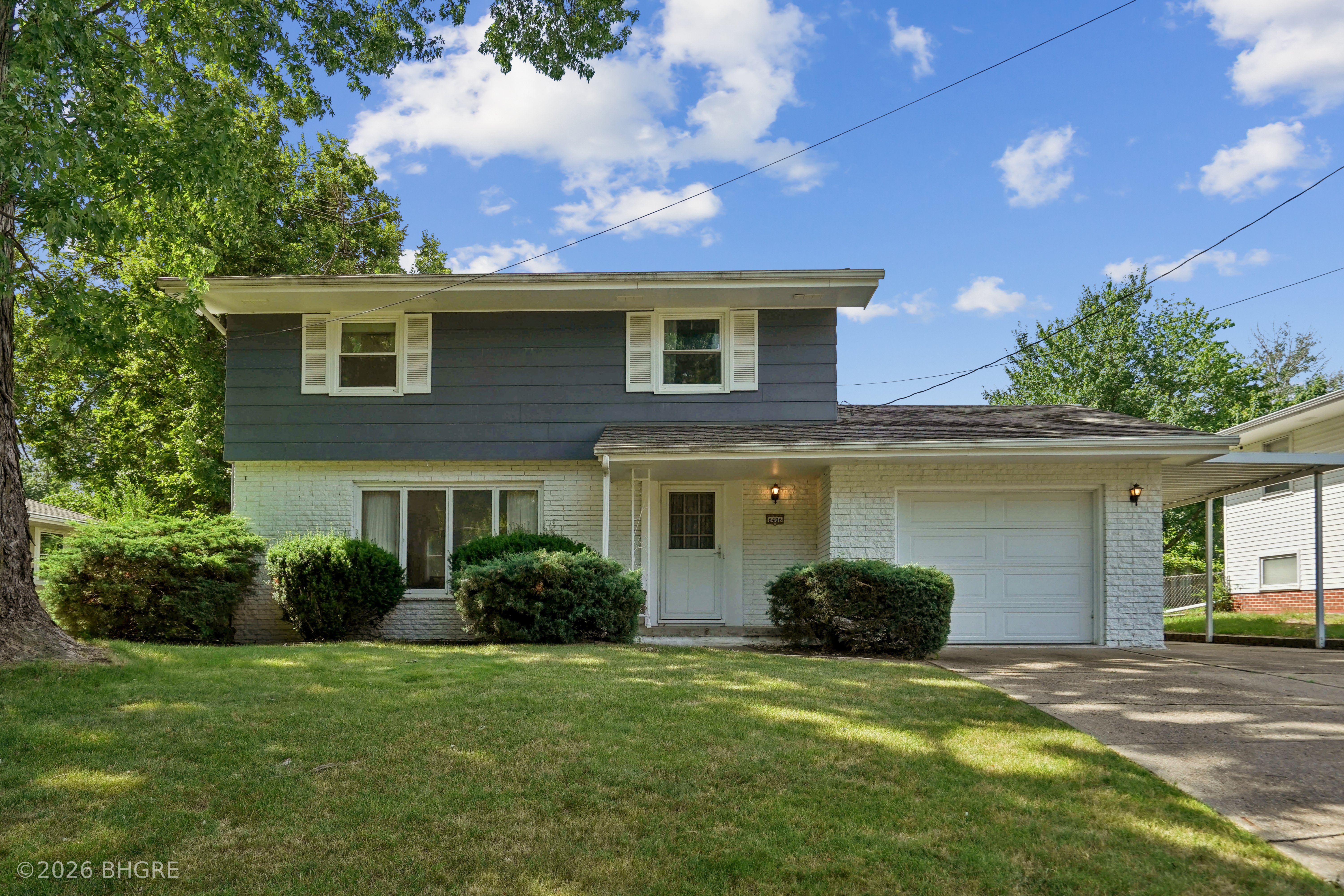 Robin Dr, Des Moines, IA 50322