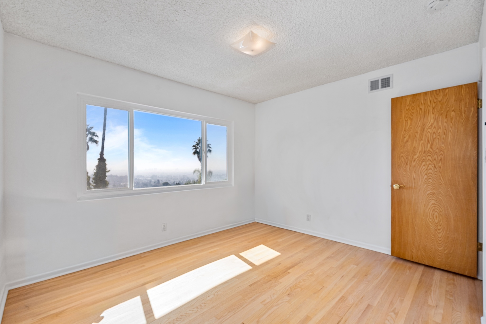  4799 Bonvue Ave - 物件實景