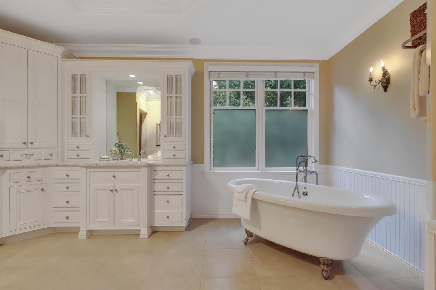 Nevada City, California, 95959, United States, 4 Bedrooms Bedrooms, ,6 BathroomsBathrooms,Residential,For Sale,2009242