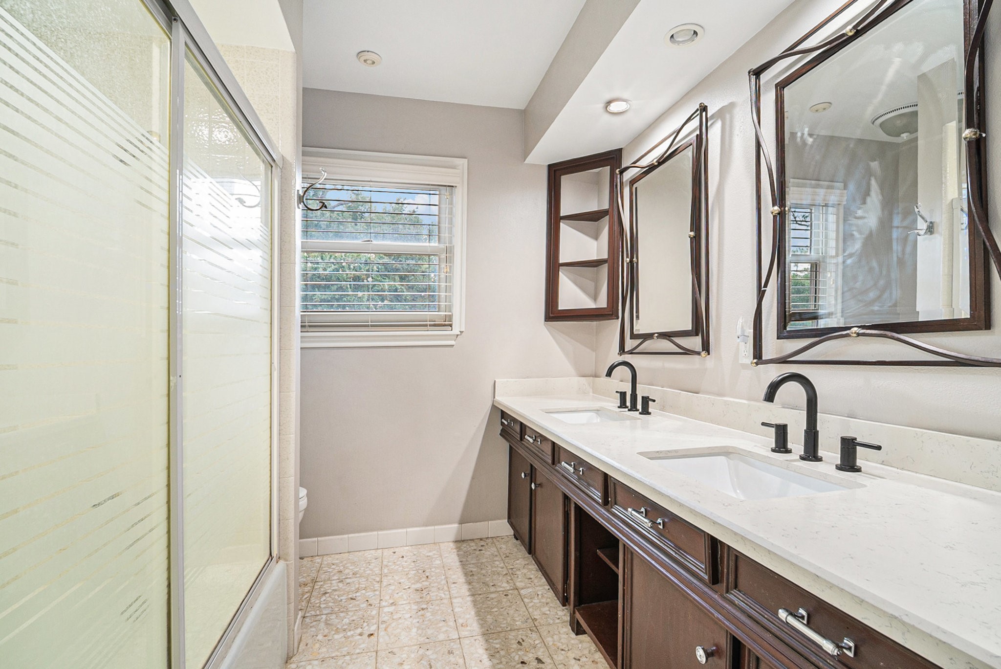 Houston, Texas, 77079, United States, 5 Bedrooms Bedrooms, ,3 BathroomsBathrooms,Residential,For Sale,1968834