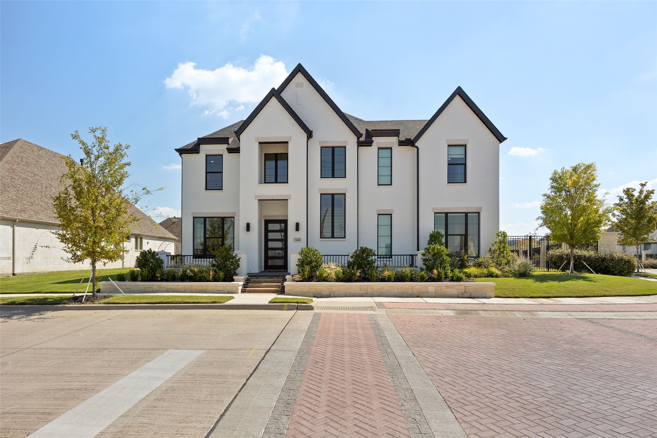 Arlington, Texas, 76005, United States, 4 Bedrooms Bedrooms, ,5 BathroomsBathrooms,Residential,For Sale,1963116