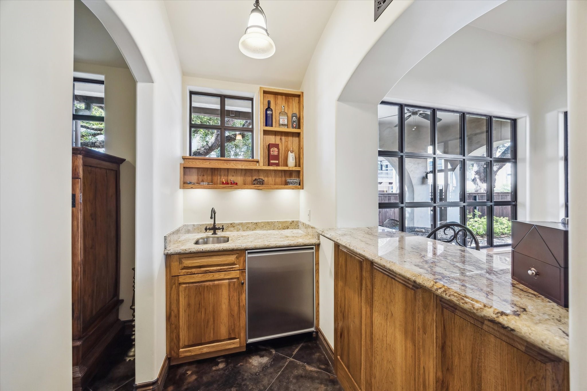  4320 Dickson - 物件實景