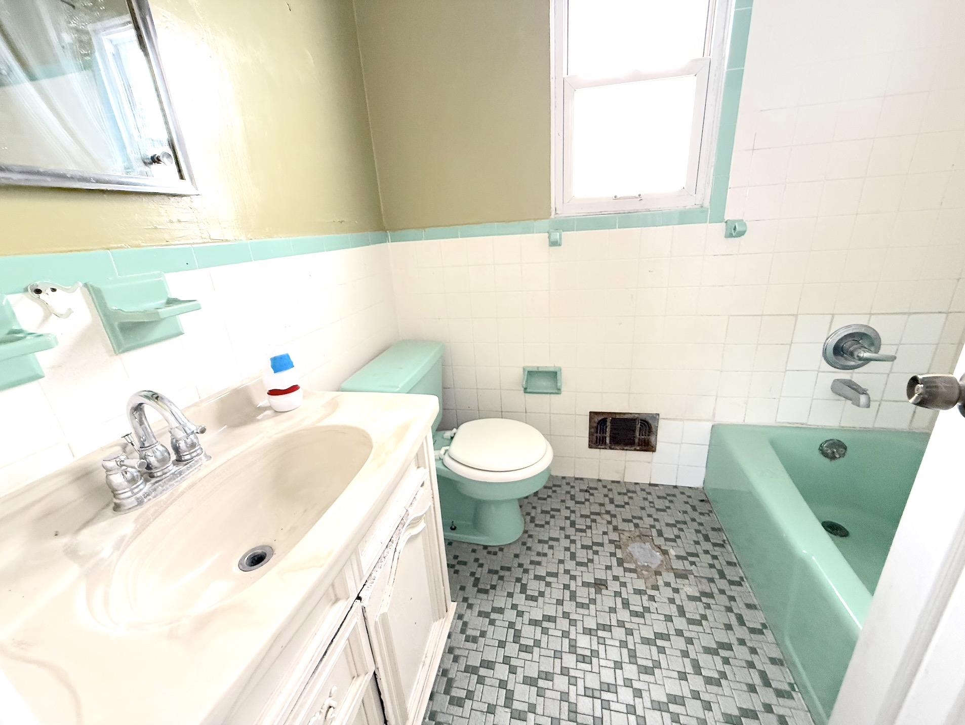 North Bergen, New Jersey, 07407, United States, 3 Bedrooms Bedrooms, ,1 BathroomBathrooms,Residential,For Sale,1876310