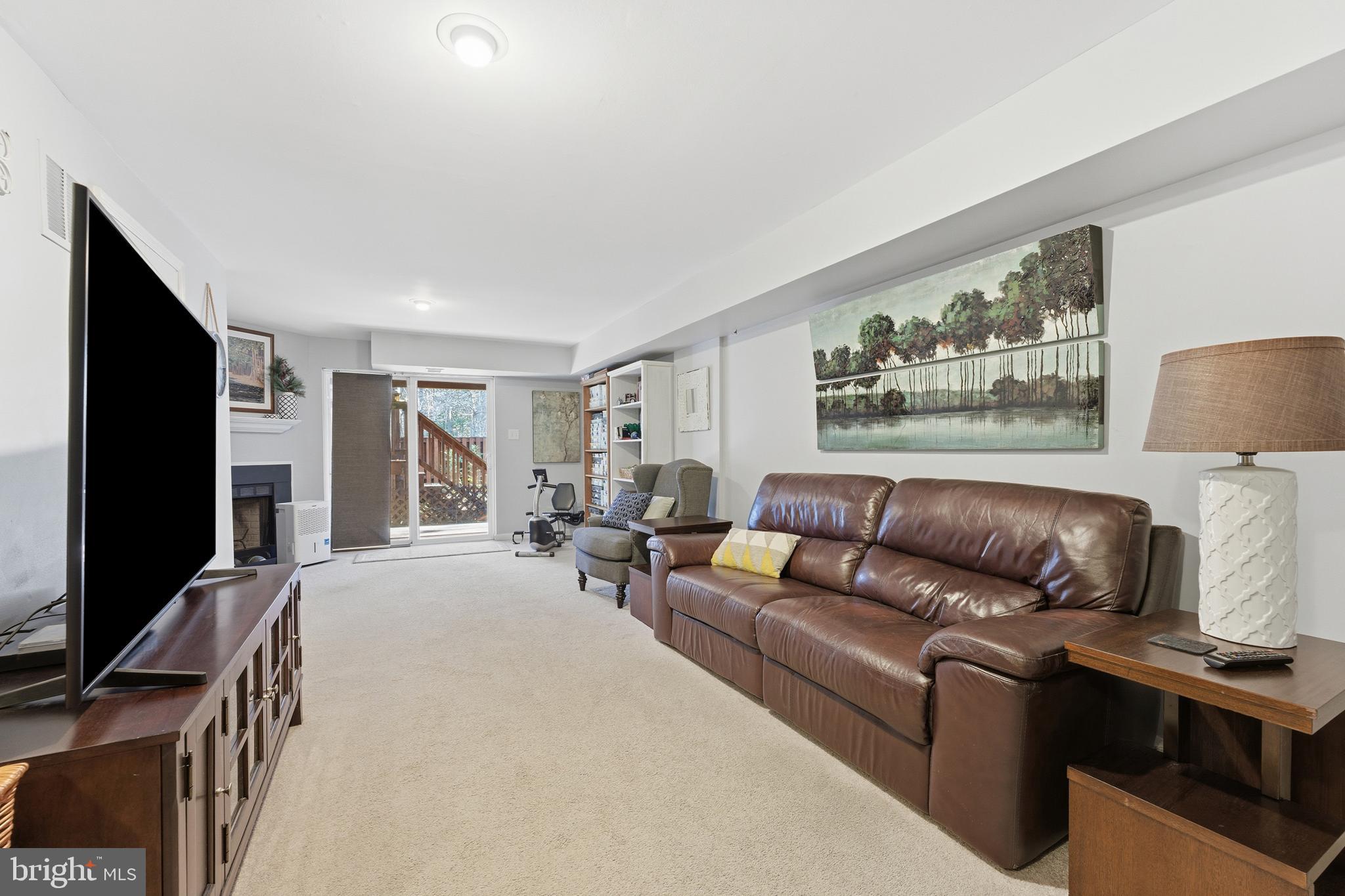 Clifton, Virginia, 20124, United States, 2 Bedrooms Bedrooms, ,3 BathroomsBathrooms,Residential,For Sale,2001572