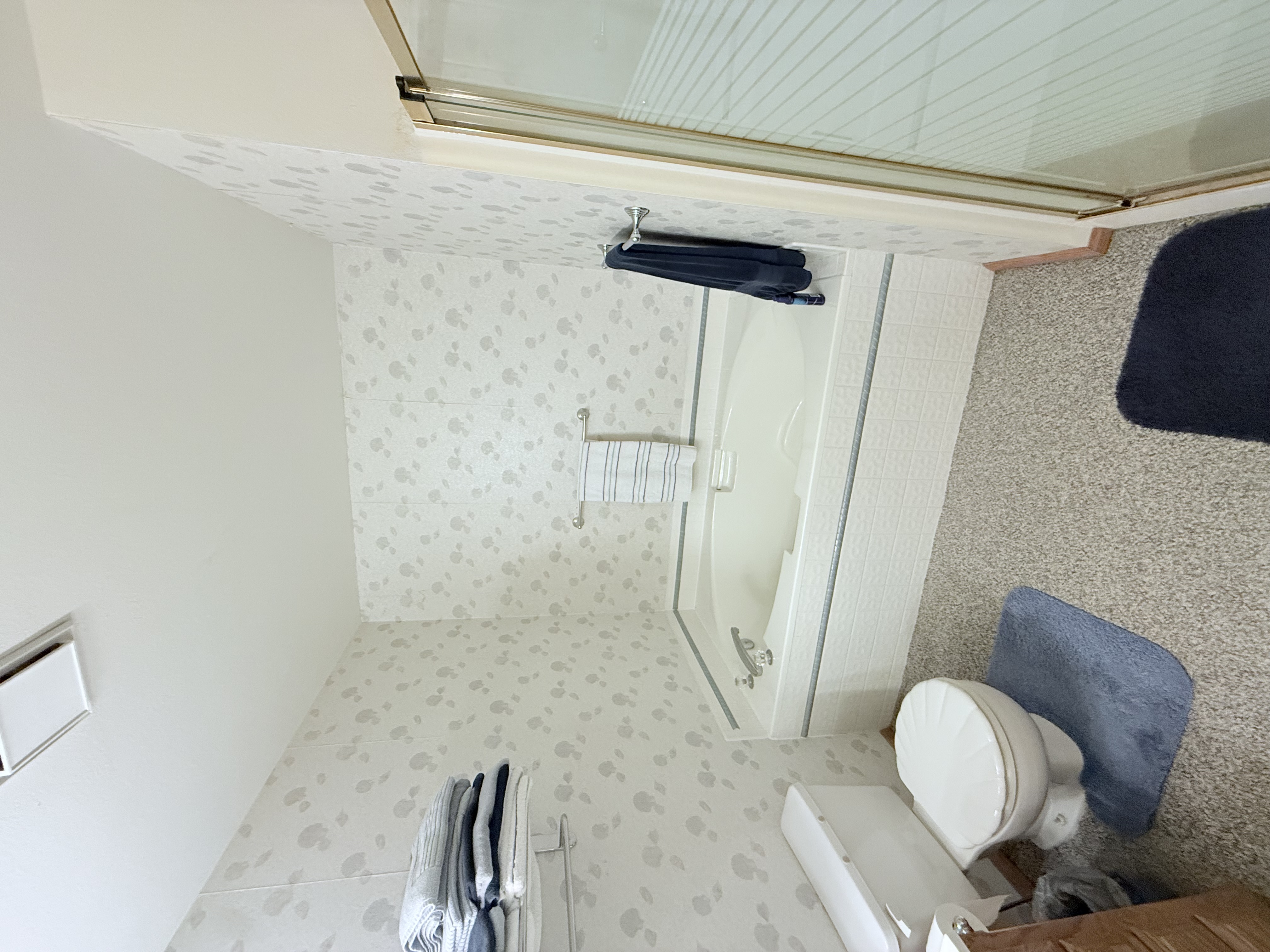 Sagle, Idaho, 83860, United States, 5 Bedrooms Bedrooms, ,4 BathroomsBathrooms,Residential,For Sale,1982064