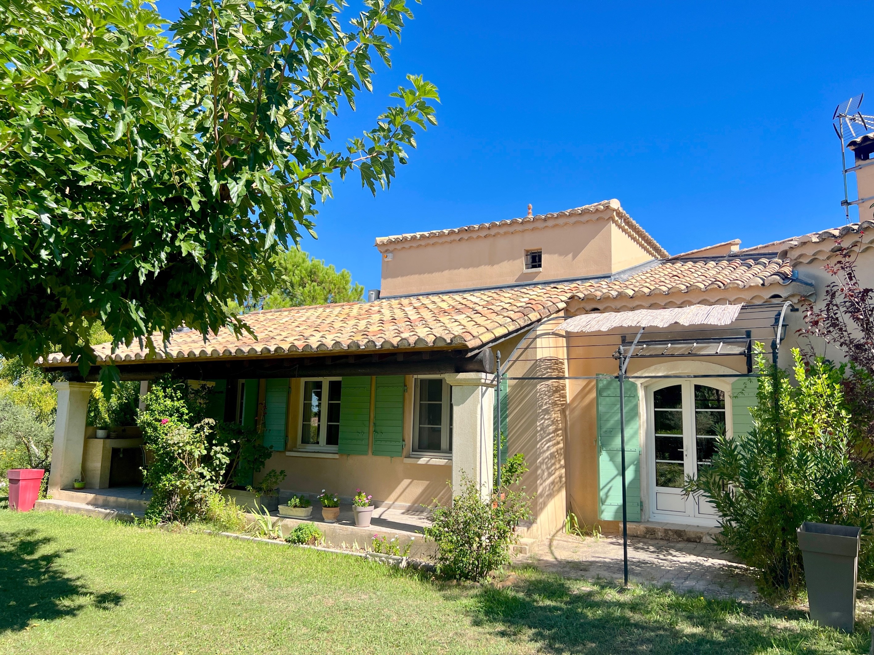  Quiet family home, in the immediate vicinity of Saint-Rémy-de-Provence. - 物件實景