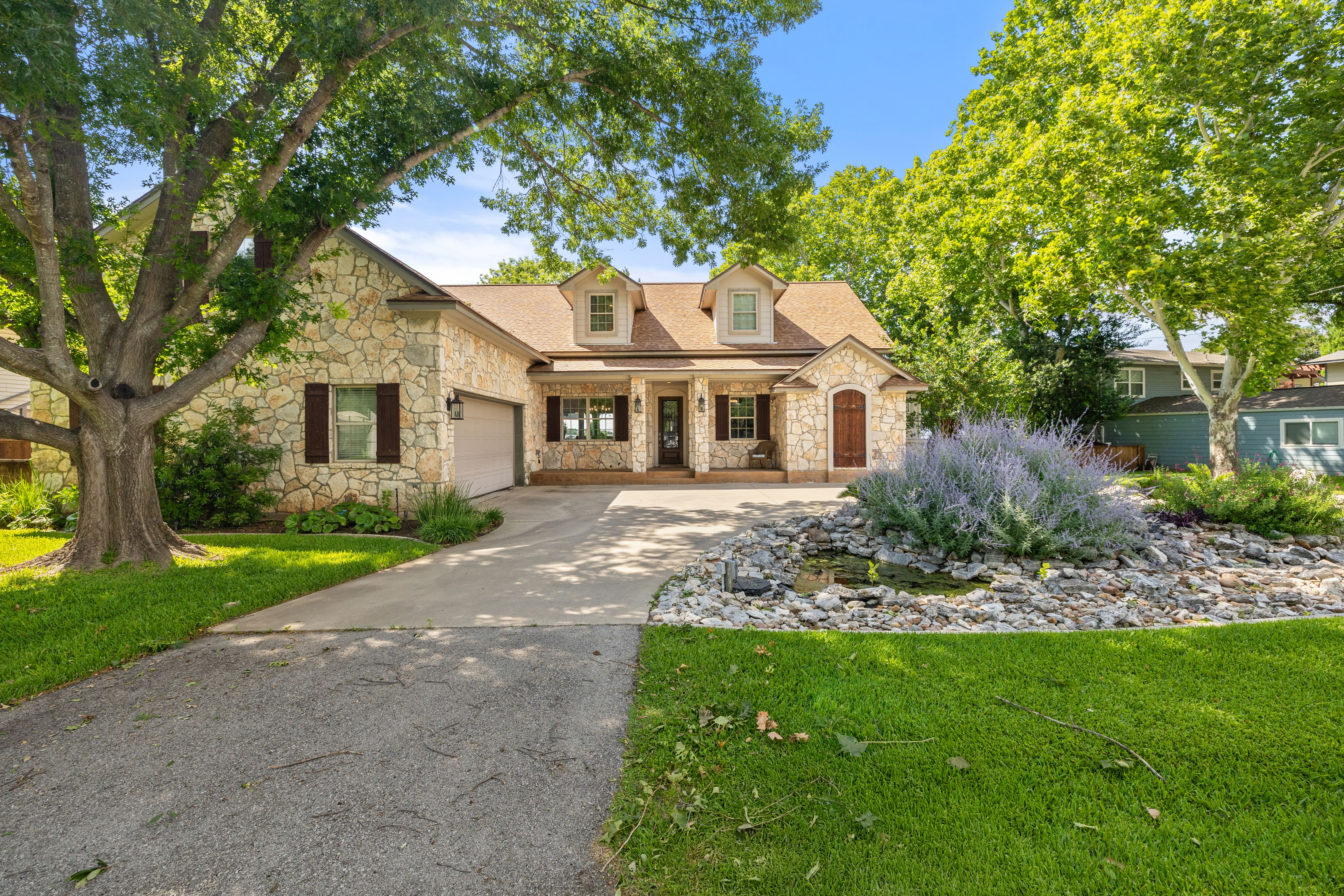  402 S. Shorewood Dr on Lake LBJ - 物件實景