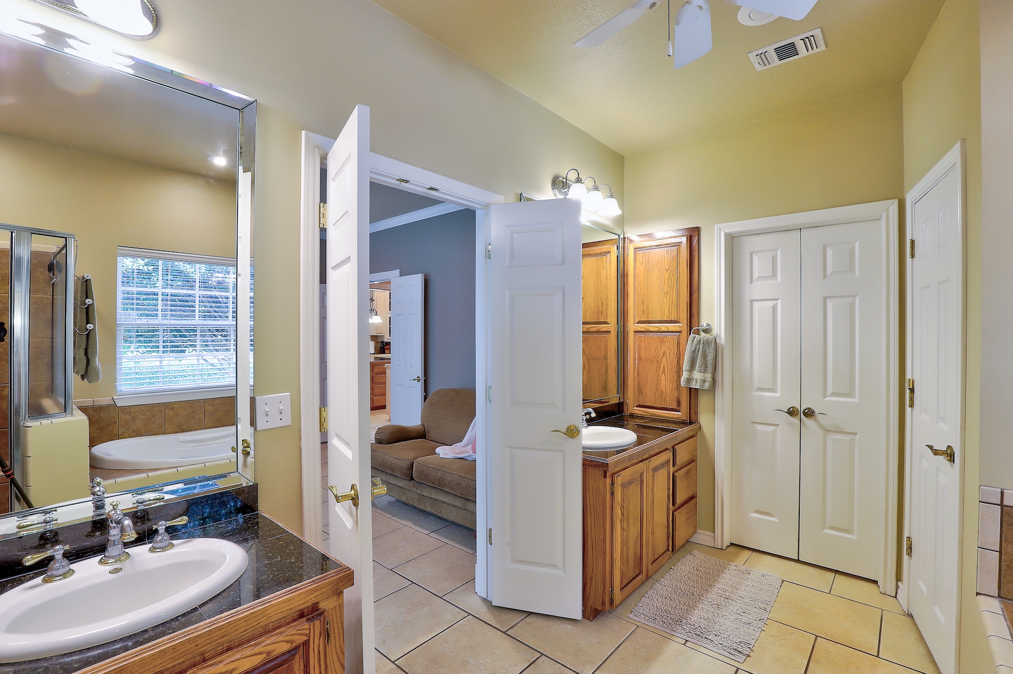 Texarkana, Texas, 75503, United States, 3 Bedrooms Bedrooms, ,4 BathroomsBathrooms,Residential,For Sale,1841636