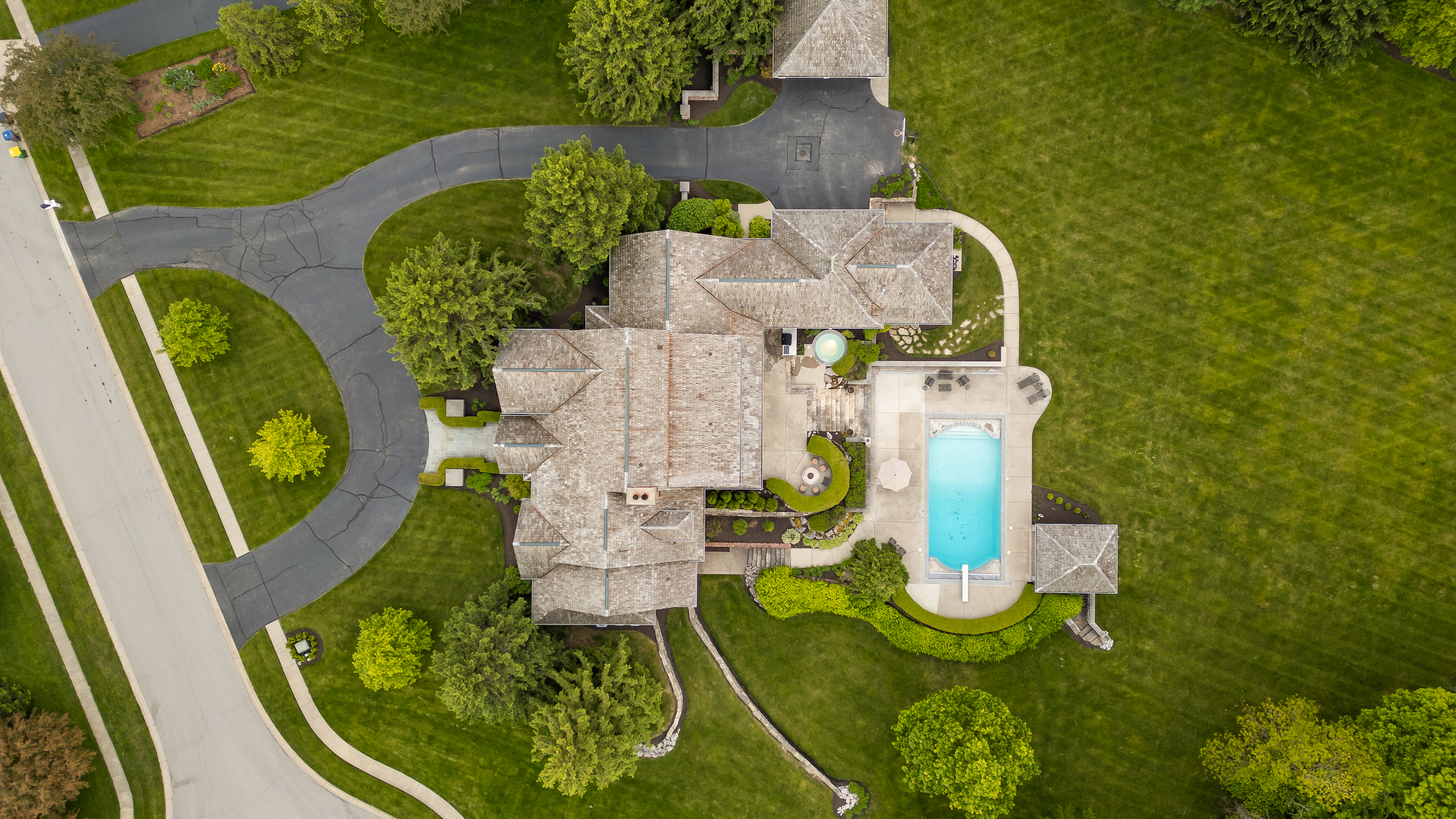  Signature Estate Set on More than 2 Acres in Desirable Zionsville Neighborhood - 物件實景