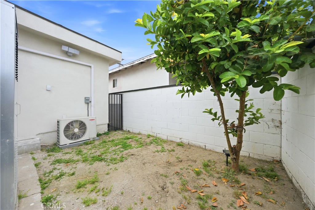 Bell, California, 90201, United States, 2 Bedrooms Bedrooms, ,1 BathroomBathrooms,Residential,For Sale,2048327