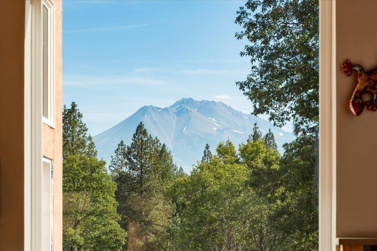 Weed, California, 96094, United States, 4 Bedrooms Bedrooms, ,3 BathroomsBathrooms,Residential,For Sale,2038321