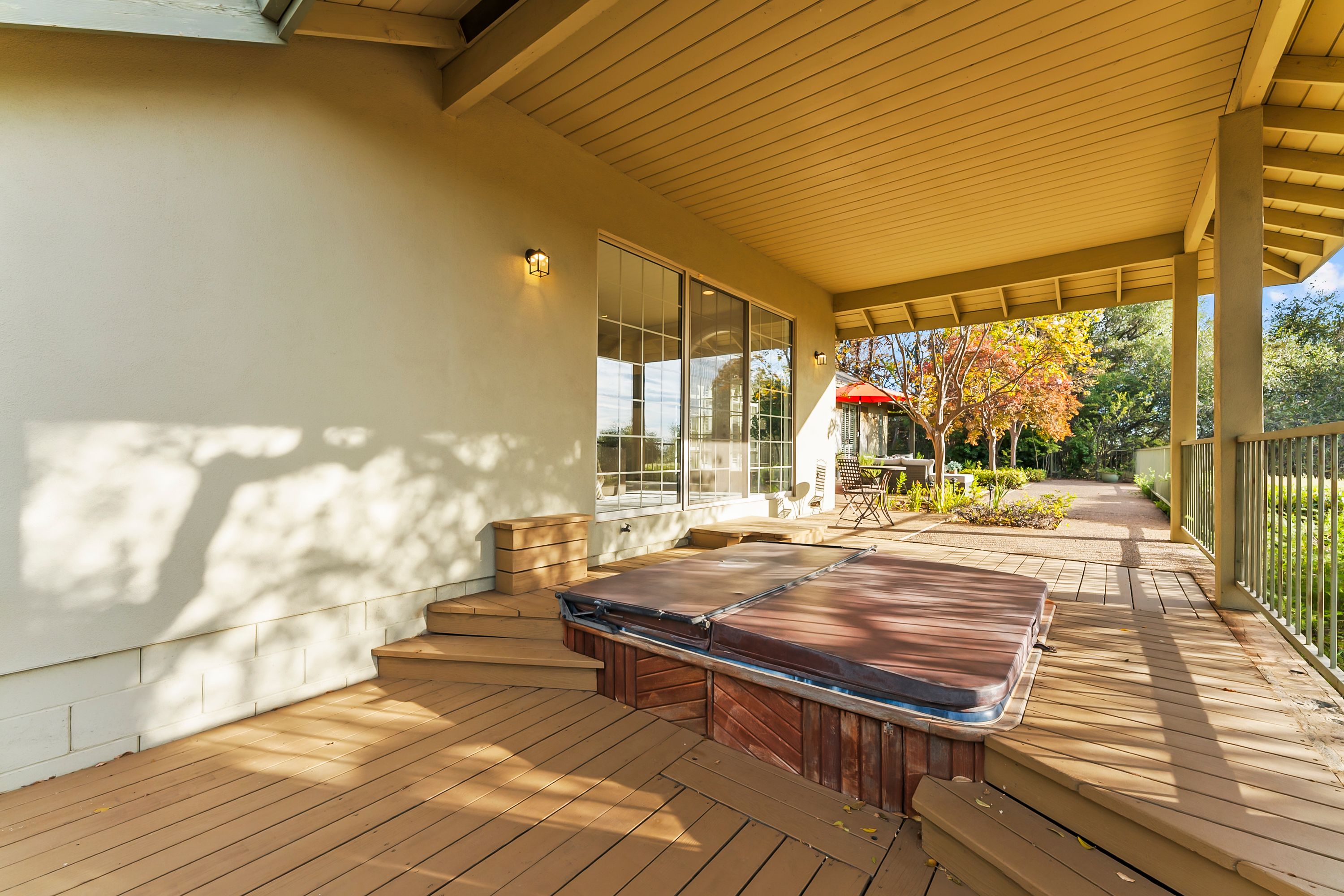  Sweeping Views. Gated Privacy. Minutes from Town - 物件實景