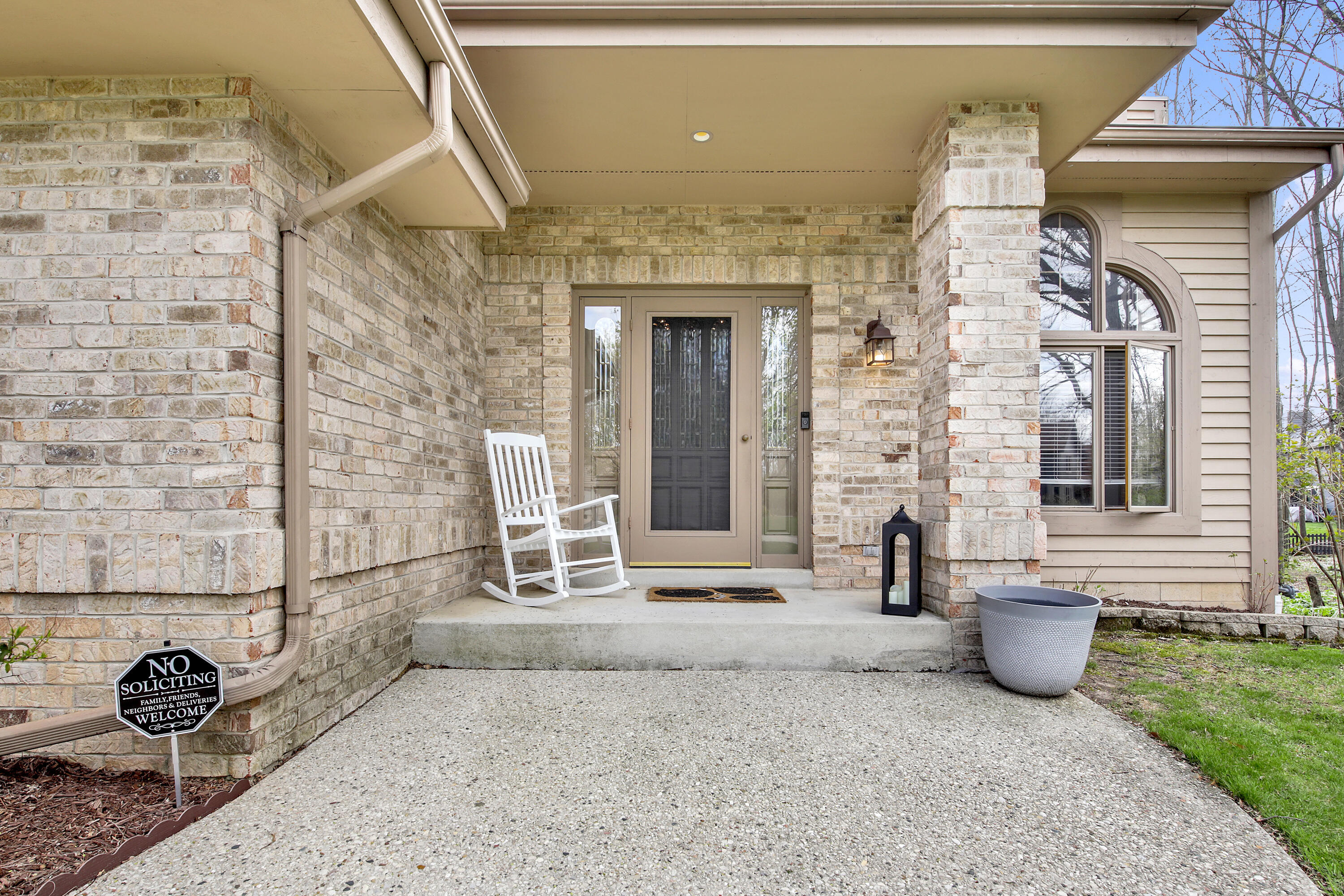 Muskego, Wisconsin, 53150, United States, 3 Bedrooms Bedrooms, ,3 BathroomsBathrooms,Residential,For Sale,2048106
