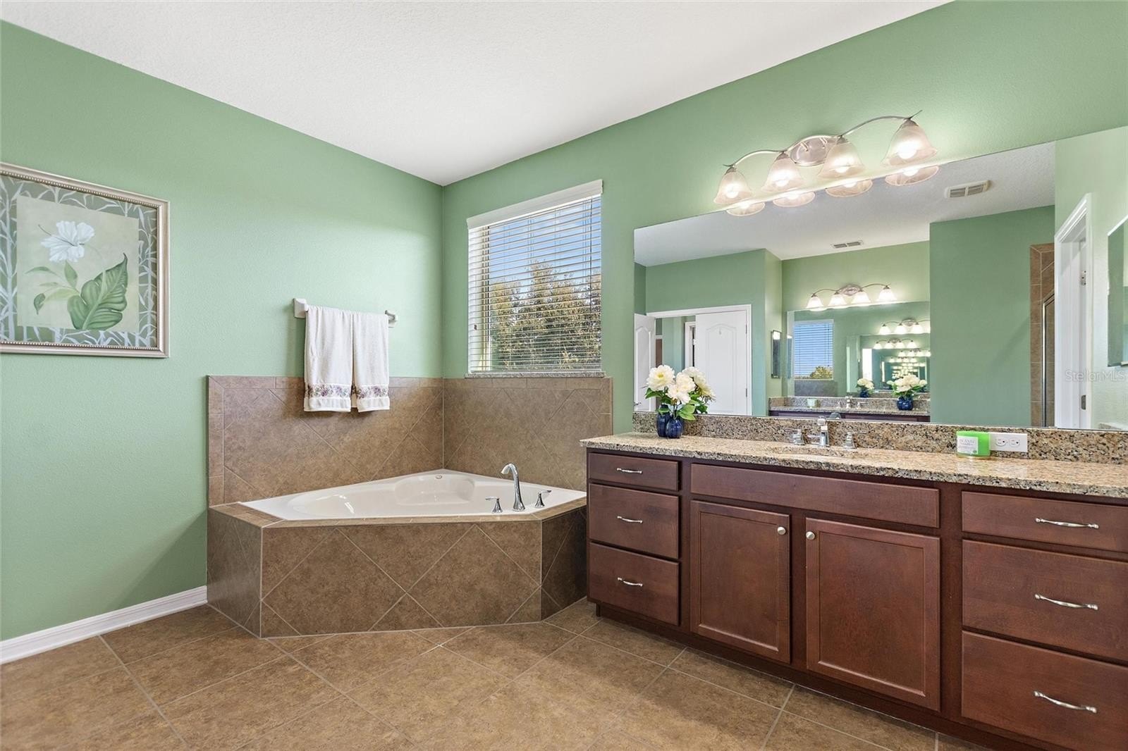 AUBURNDALE, Florida, 33823, United States, 5 Bedrooms Bedrooms, ,5 BathroomsBathrooms,Residential,For Sale,1986097