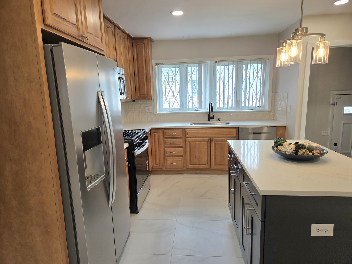 Chicago, Illinois, 60656, United States, 2 Bedrooms Bedrooms, ,2 BathroomsBathrooms,Residential,For Sale,2028341
