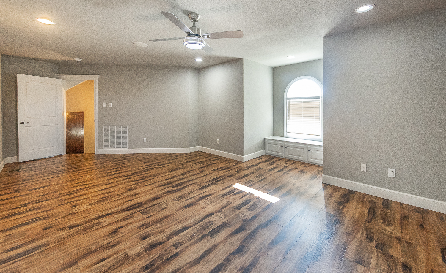 Lubbock, Texas, 79424, United States, 4 Bedrooms Bedrooms, ,4 BathroomsBathrooms,Residential,For Sale,1901178