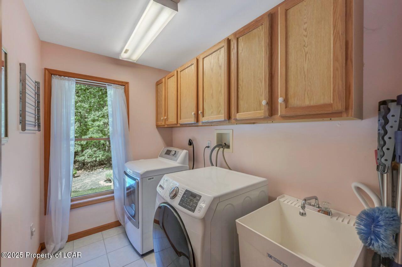 Mountain Top, Pennsylvania, 18707, United States, 4 Bedrooms Bedrooms, ,5 BathroomsBathrooms,Residential,For Sale,1944925