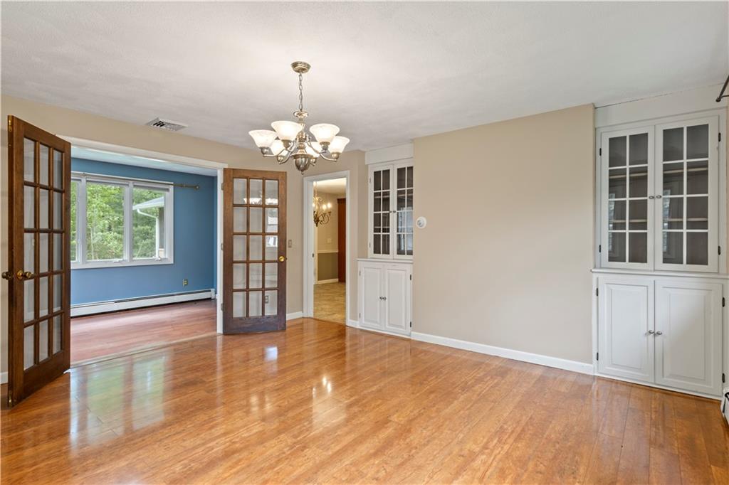 North Smithfield, Rhode Island, 02896, United States, 3 Bedrooms Bedrooms, ,3 BathroomsBathrooms,Residential,For Sale,1870589
