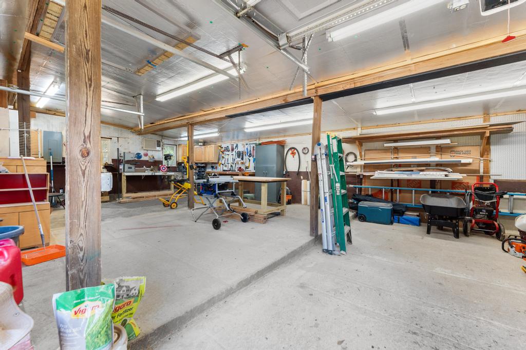 Hartwell, Georgia, 30643, United States, 4 Bedrooms Bedrooms, ,3 BathroomsBathrooms,Residential,For Sale,1989315