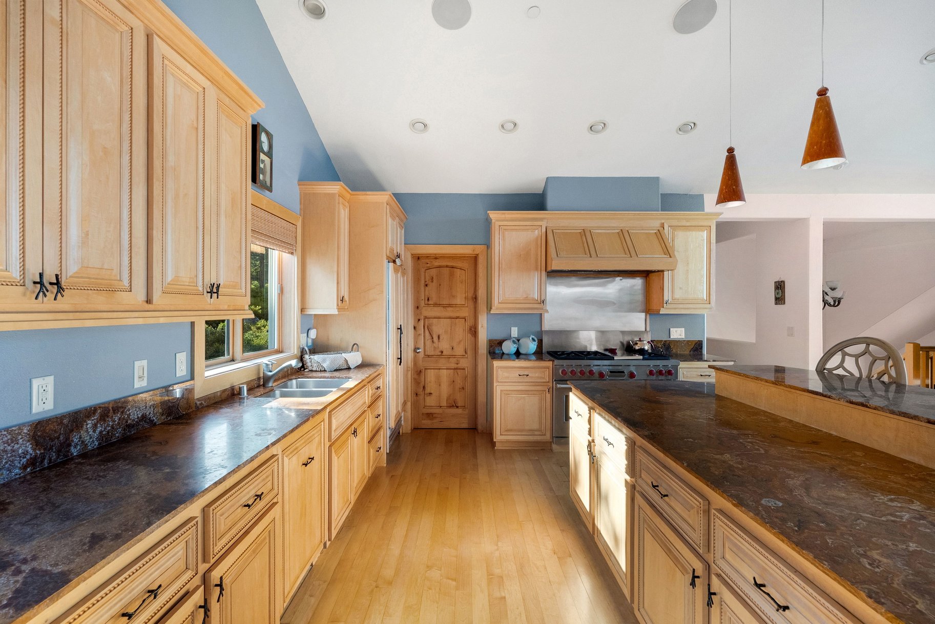  West Shore Mountain Retreat with Breathtaking Lake Views - 物件實景