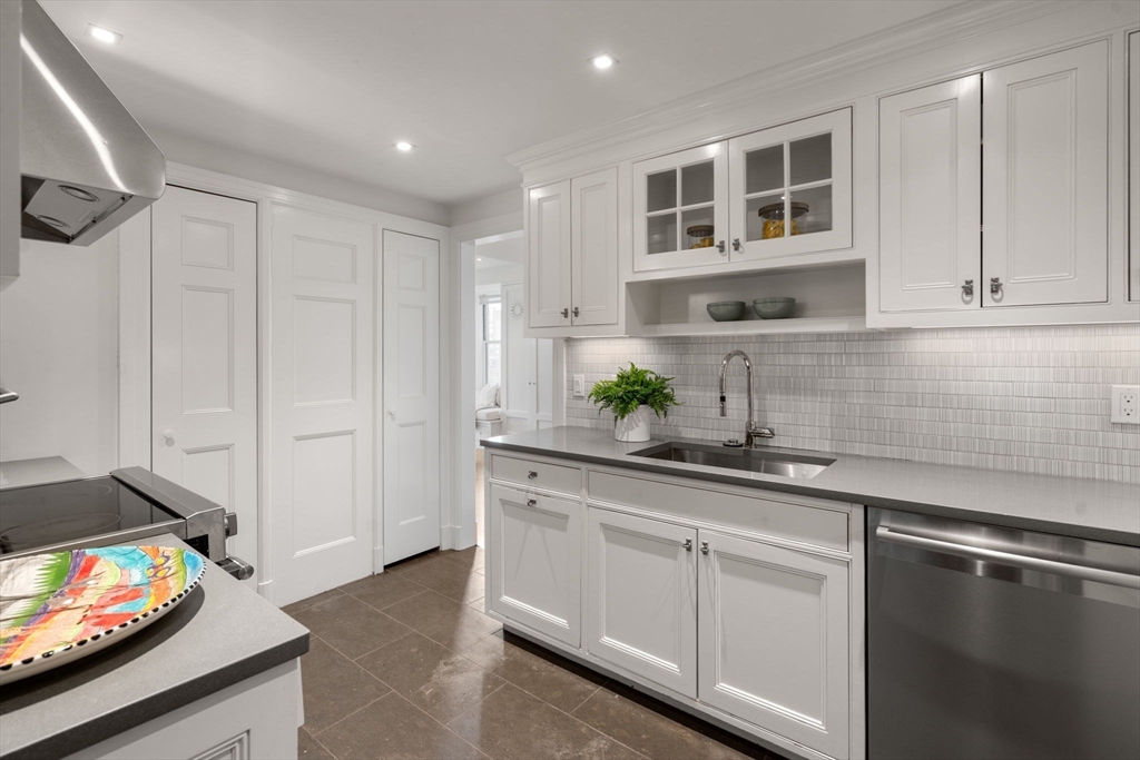 Boston, Massachusetts, 02116, United States, 3 Bedrooms Bedrooms, ,3 BathroomsBathrooms,Residential,For Sale,1895702