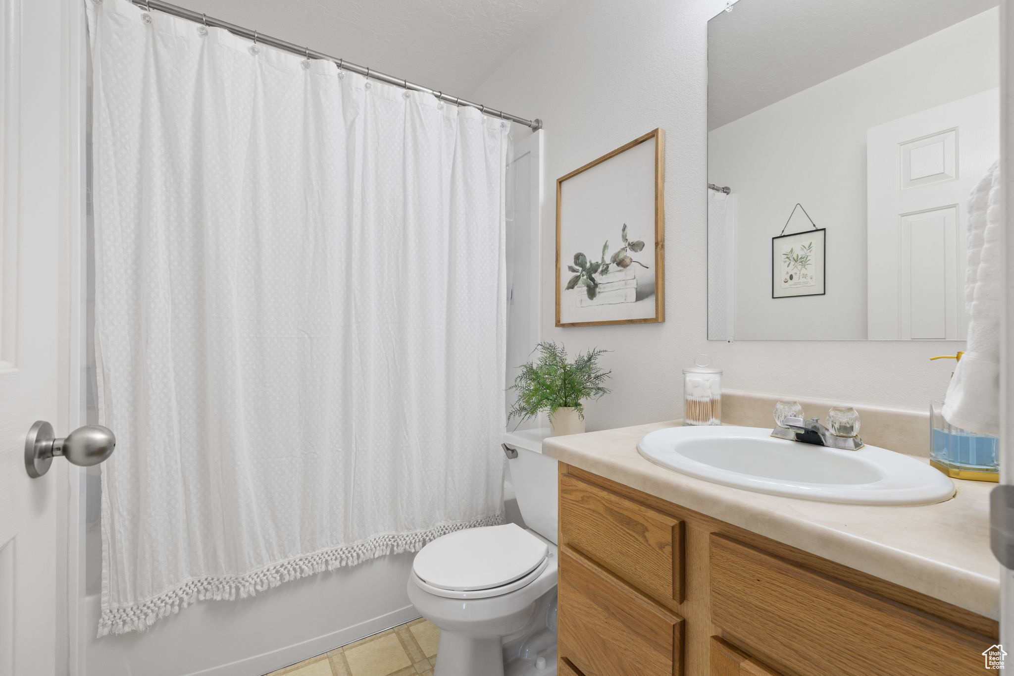 Saratoga Springs, Utah, 84045, United States, 3 Bedrooms Bedrooms, ,2 BathroomsBathrooms,Residential,For Sale,1911189
