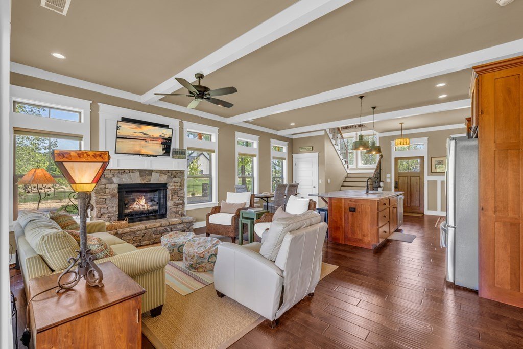 Hayesville, North Carolina, 28904, United States, 2 Bedrooms Bedrooms, ,3 BathroomsBathrooms,Residential,For Sale,1810618