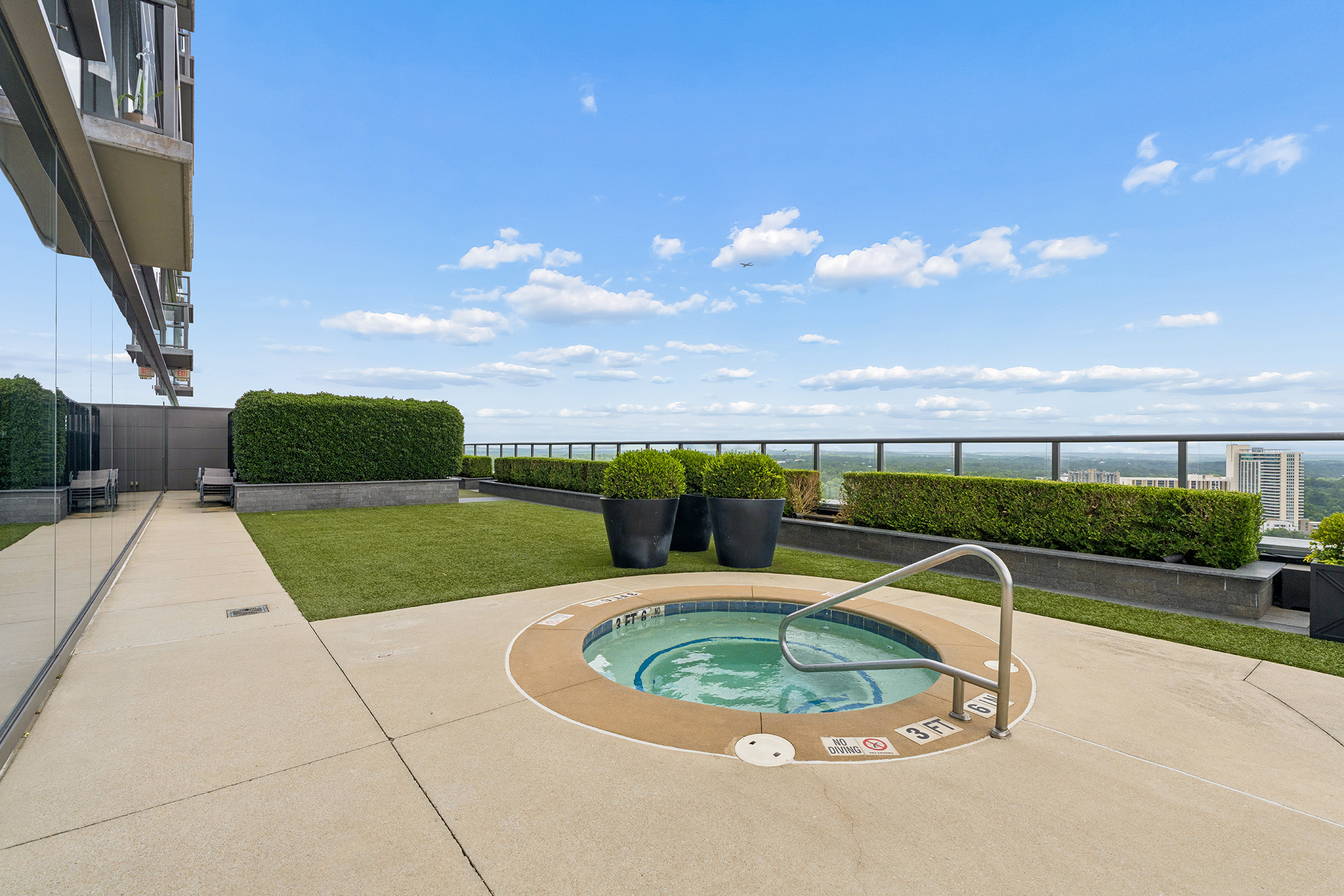  The Ritz-Carlton Residence — A Home With a View - 物件實景
