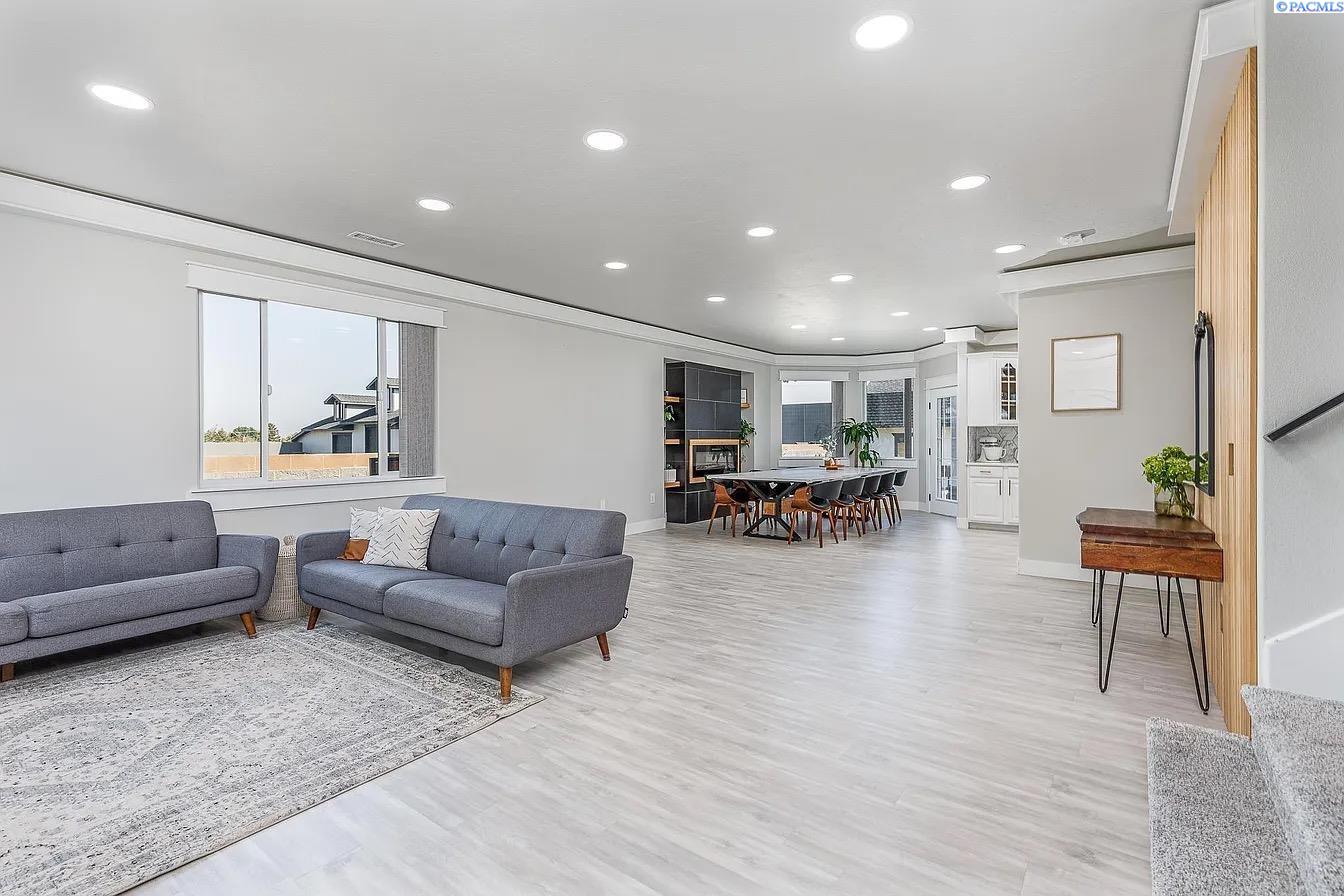 Kennewick, Washington, 99336, United States, 7 Bedrooms Bedrooms, ,7 BathroomsBathrooms,Residential,For Sale,1983847