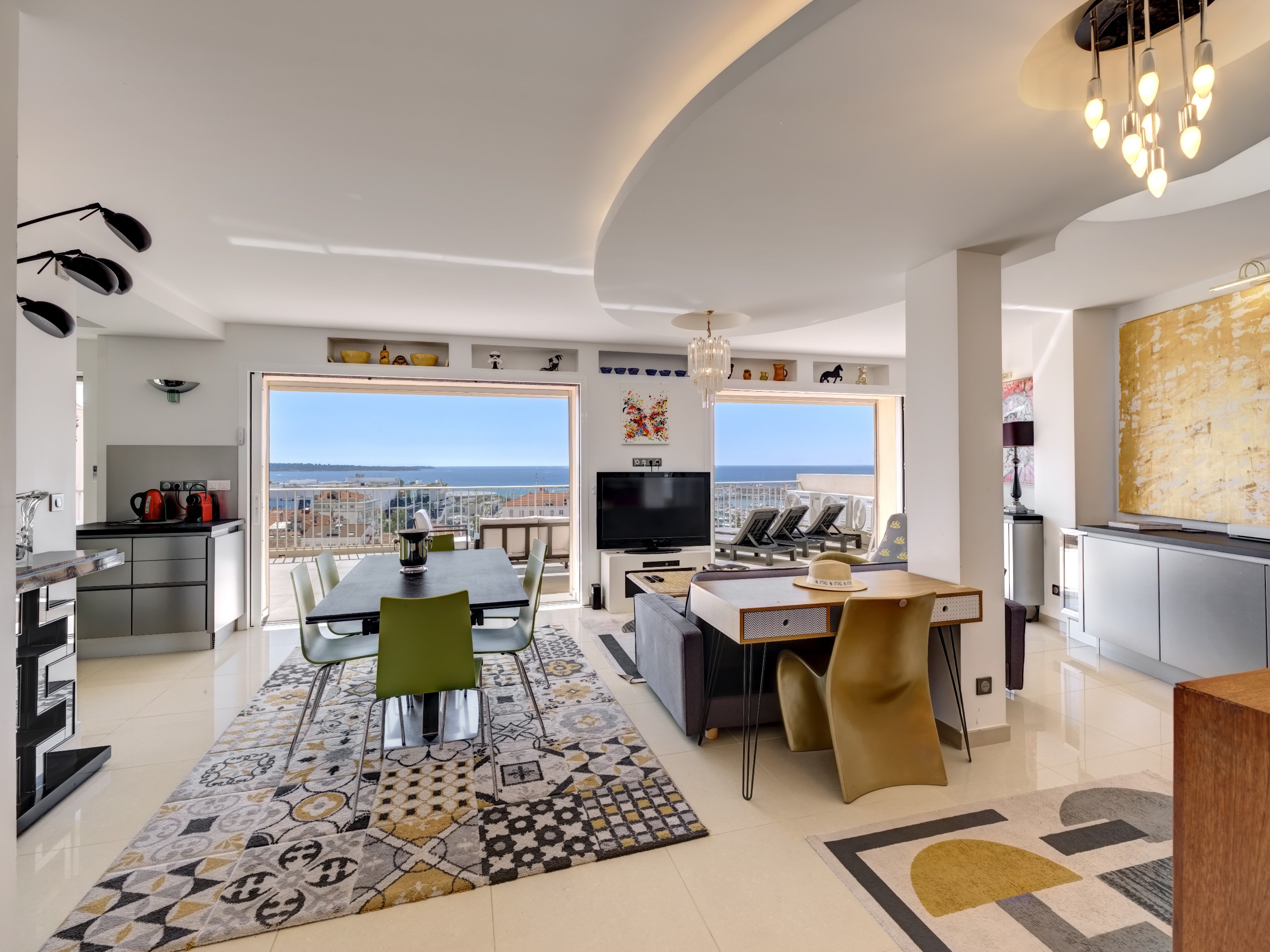  Cannes Forville top floor apartment with 40 sqm terrace panoramic sea views nea… - 物件實景