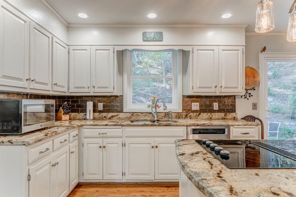 DALTON, Georgia, 30720, United States, 4 Bedrooms Bedrooms, ,4 BathroomsBathrooms,Residential,For Sale,1989438