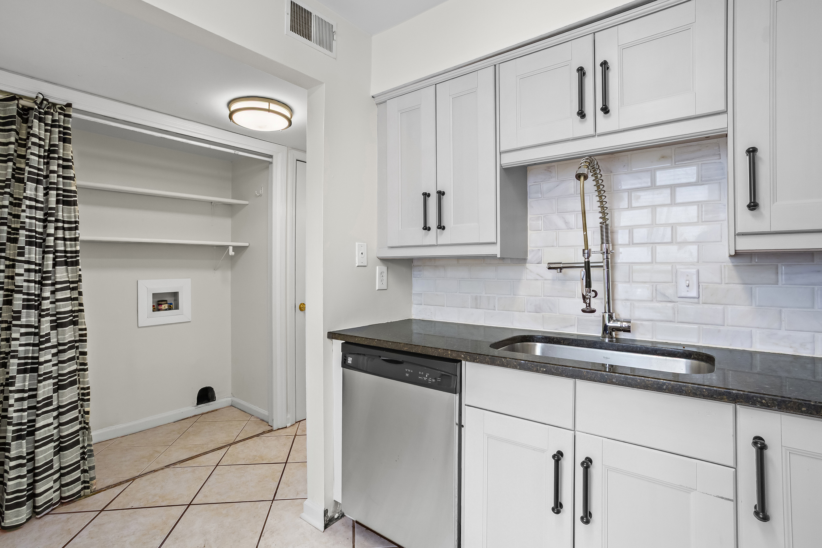  Mid-Century Modern Townhome in Gated Community Along The Chattahoochee River - 物件實景