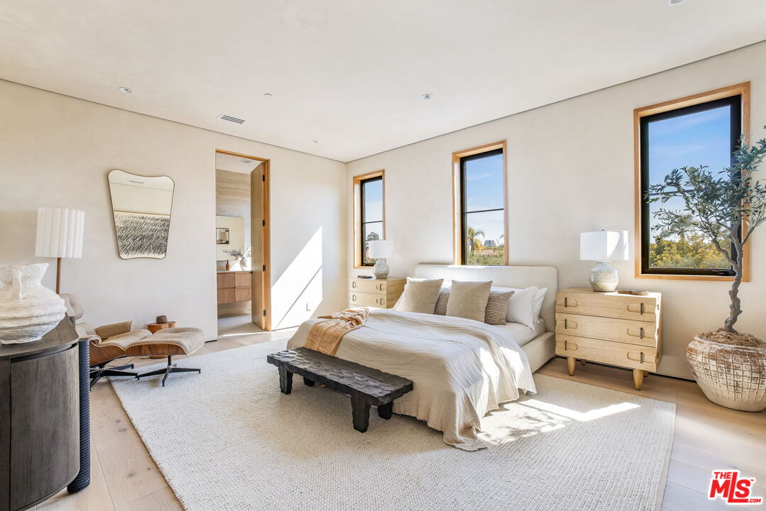 Los Angeles, California, 90024, United States, 8 Bedrooms Bedrooms, ,9 BathroomsBathrooms,Residential,For Sale,1907204